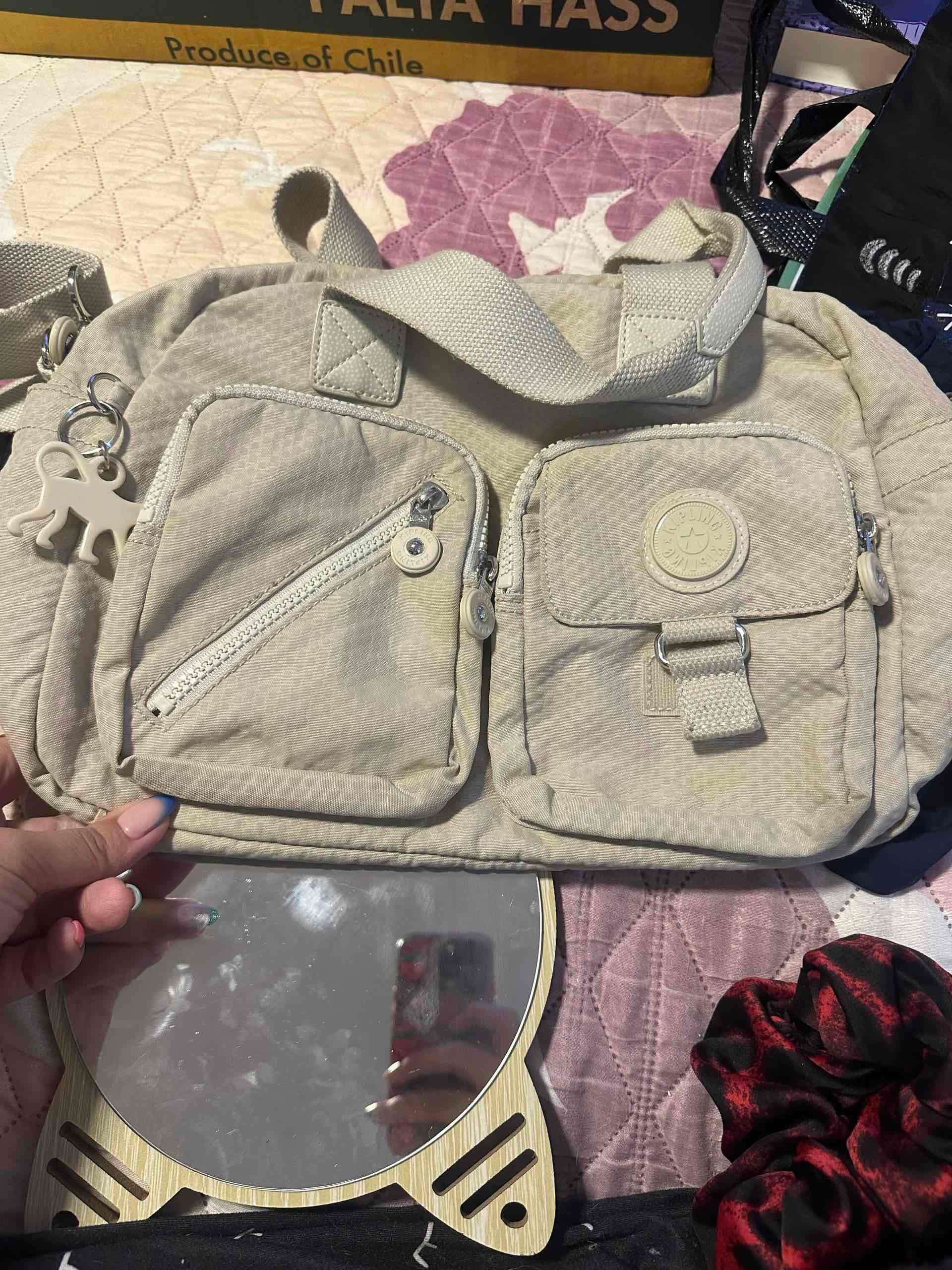 Bolso beige con bolsillos kipling original