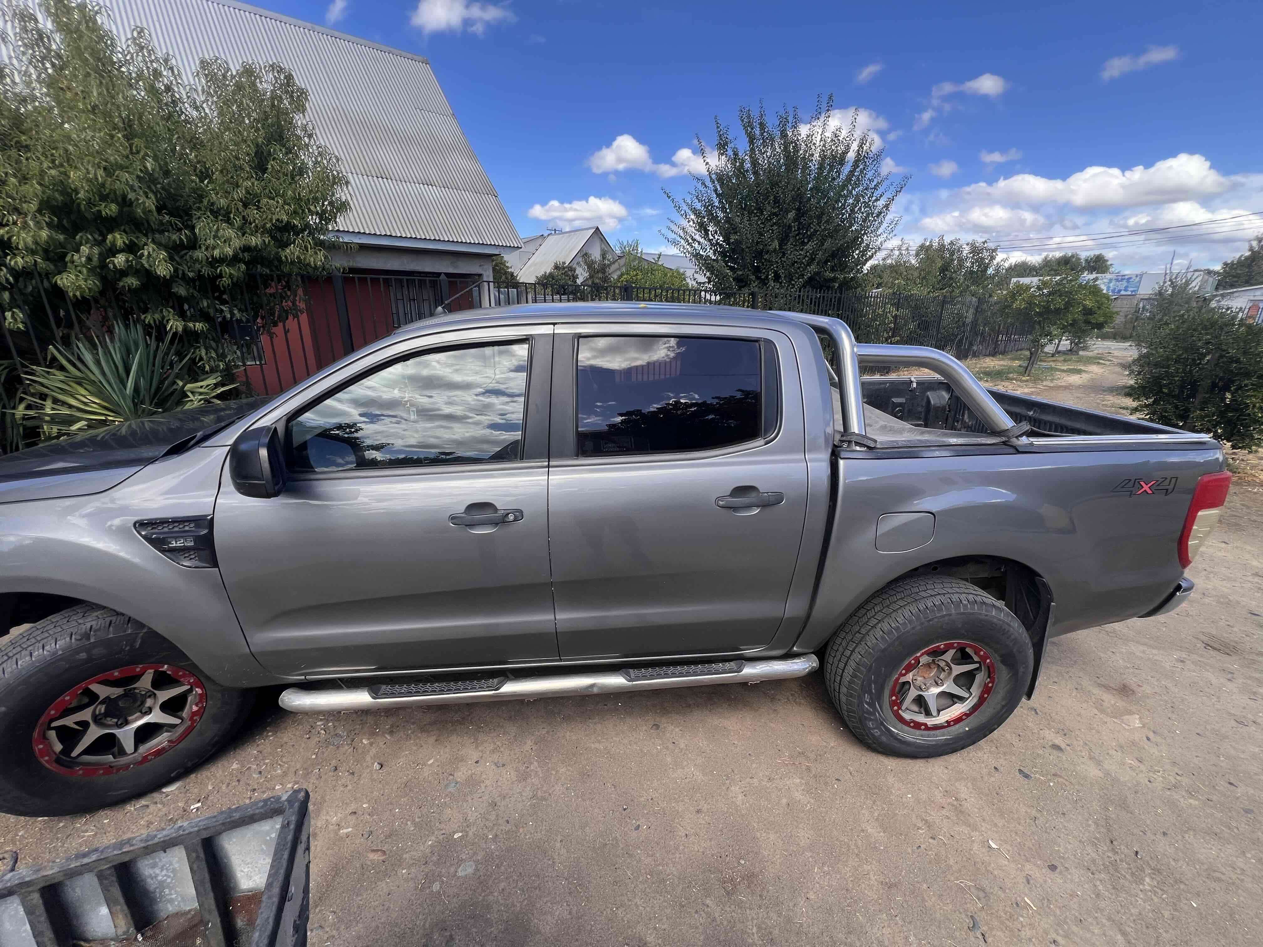 Camioneta Ford ranger XLT 3.2 - miniatura 5