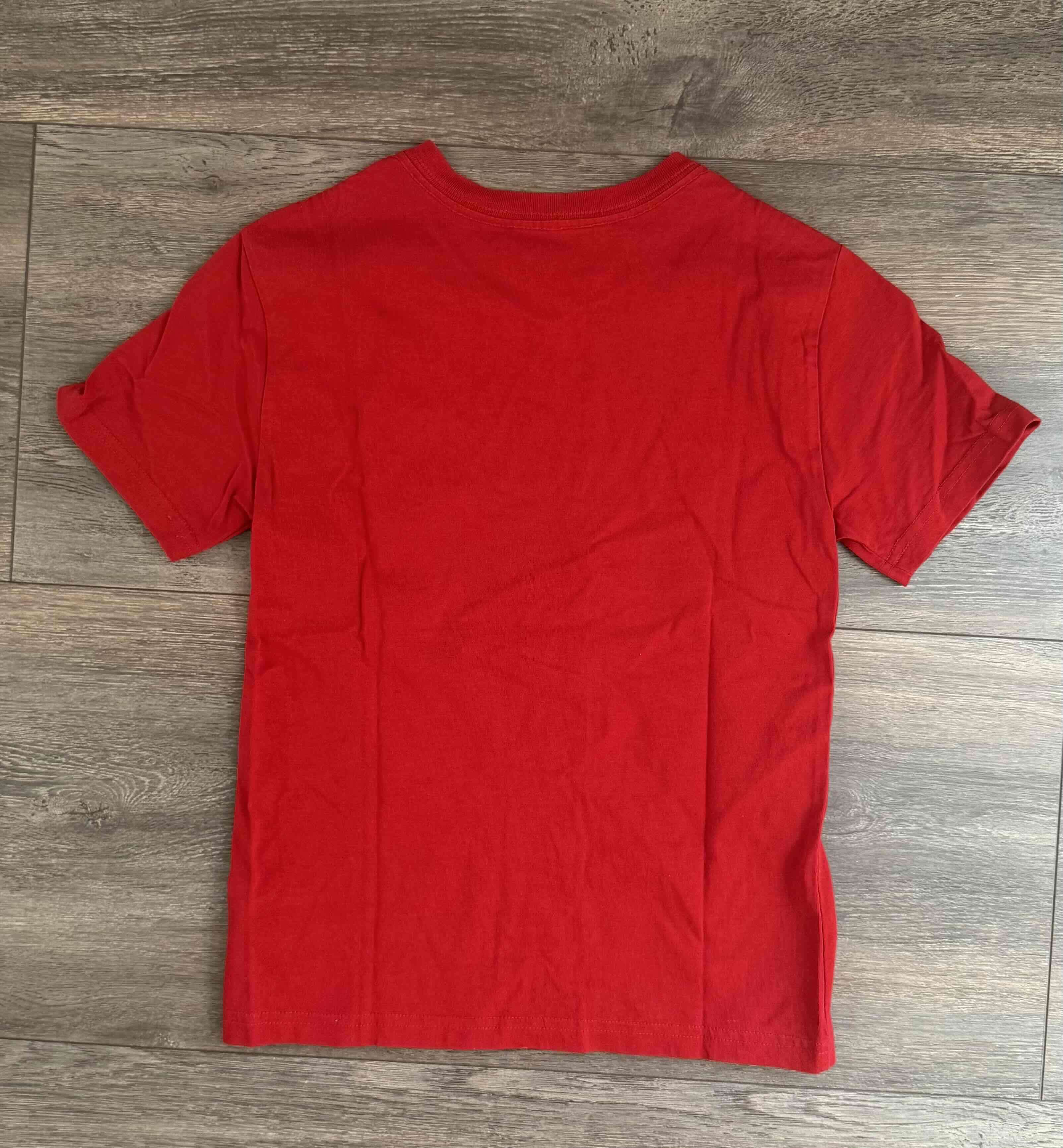 Polera roja de algodón con logo - miniatura 2