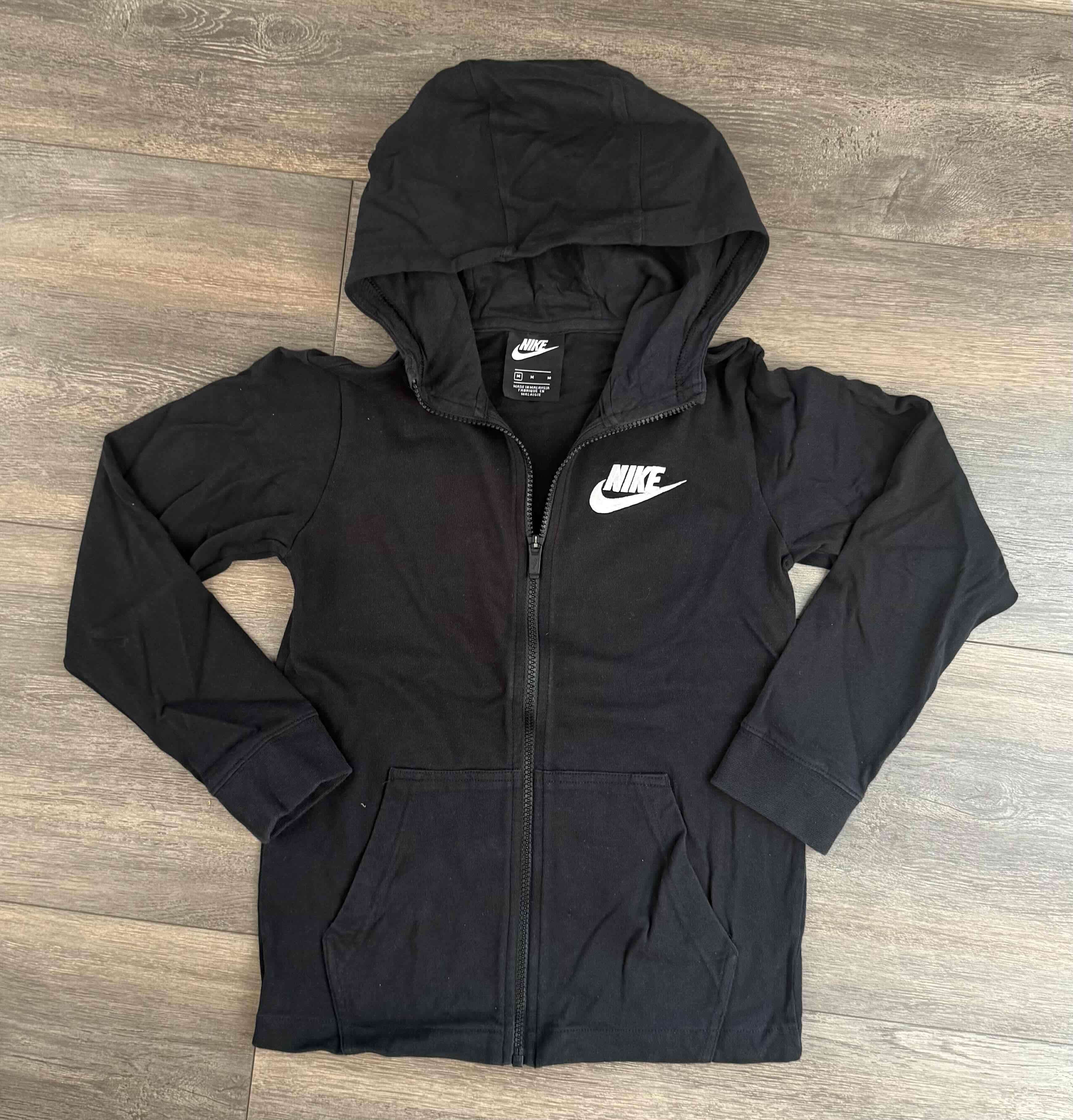 Polerón negro con capucha Nike