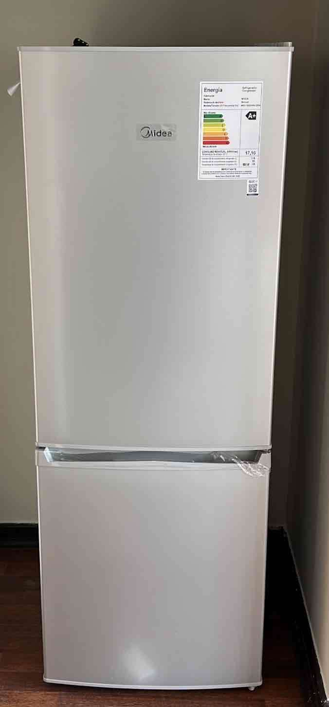 Refrigerador Midea color plata