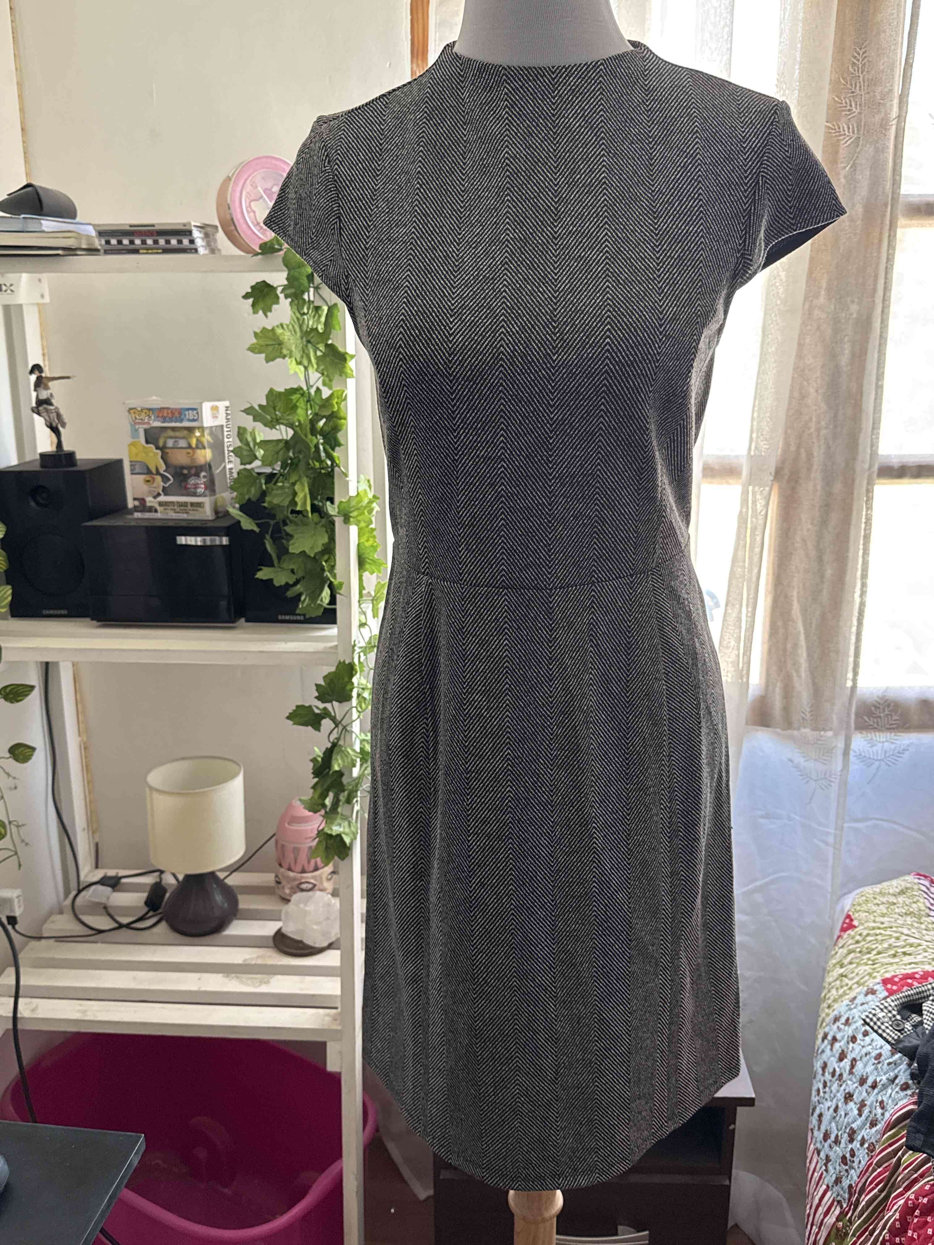 Vestido gris diseño chevron