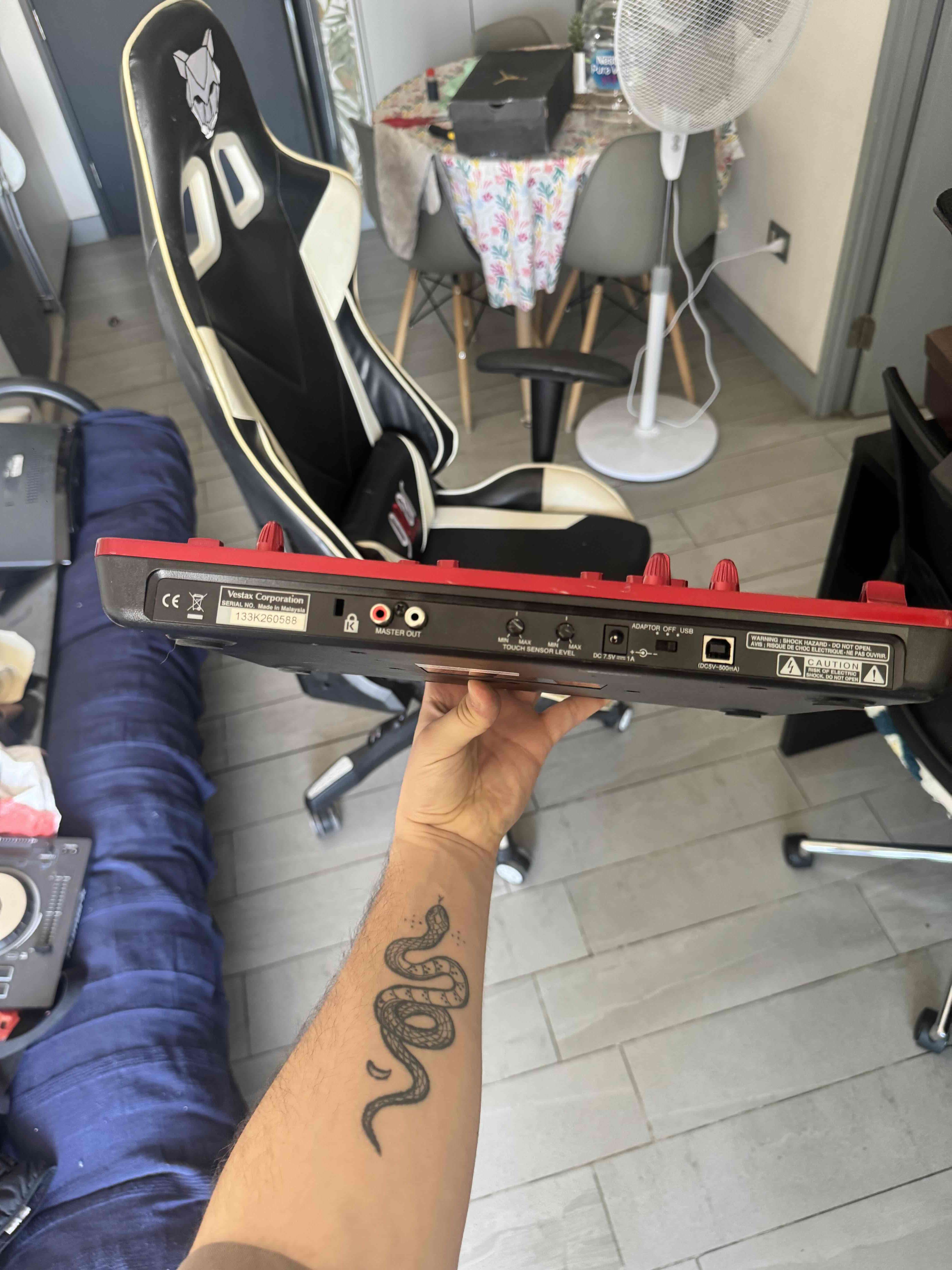 Mesa de dj typhoon - miniatura 2