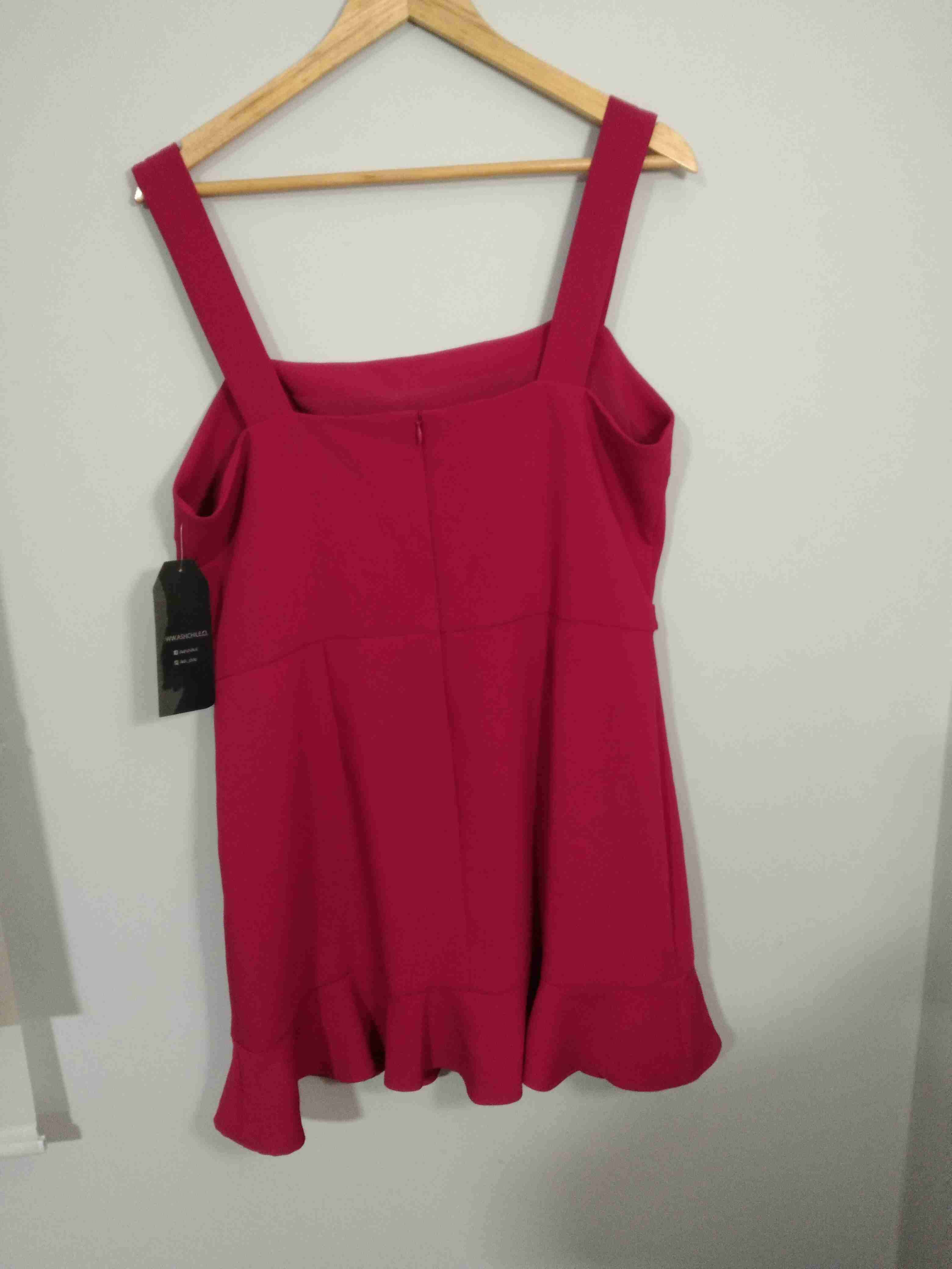 Vestido rosado con ruedo - miniatura 3