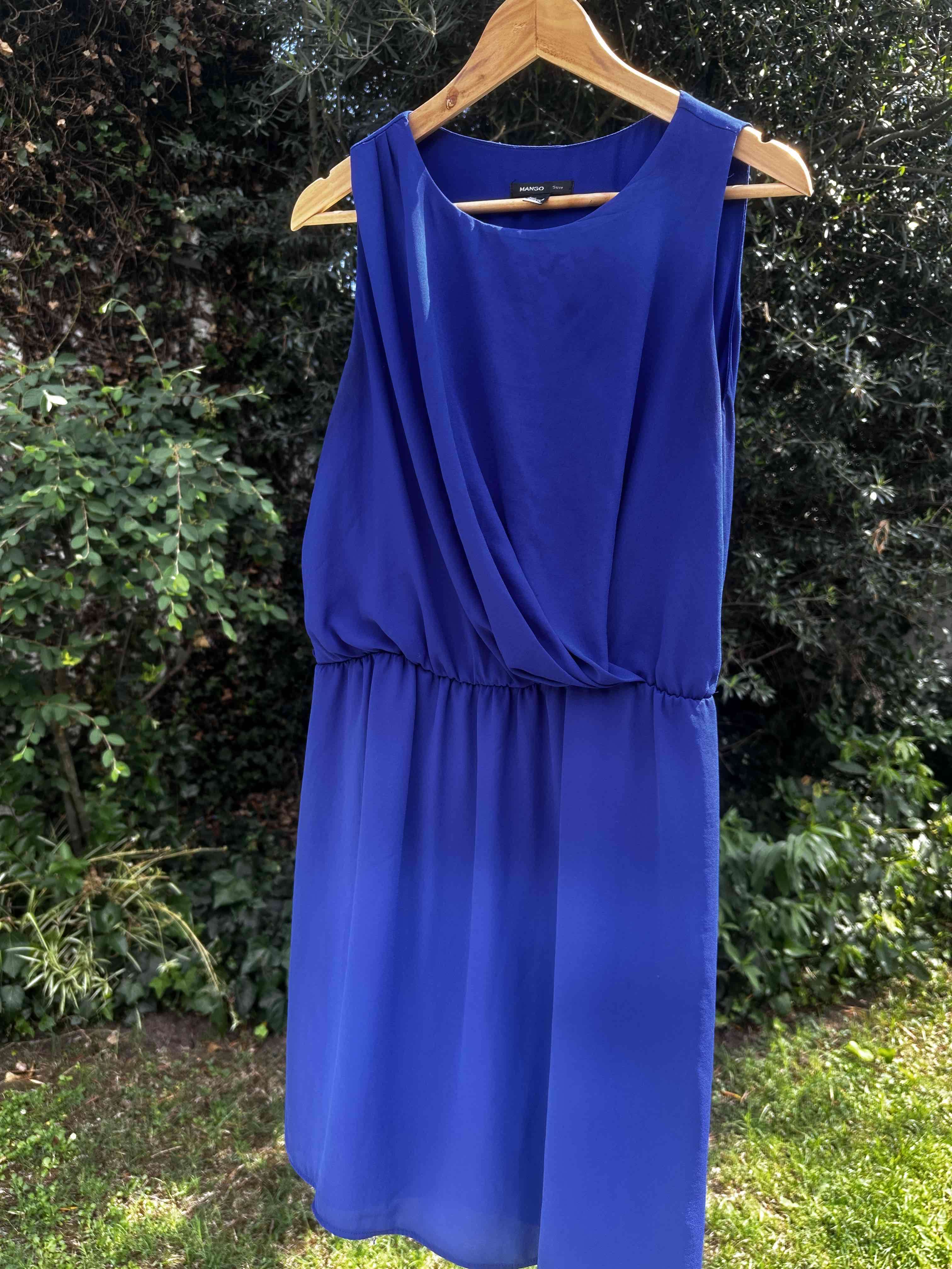 Vestido azul sin mangas