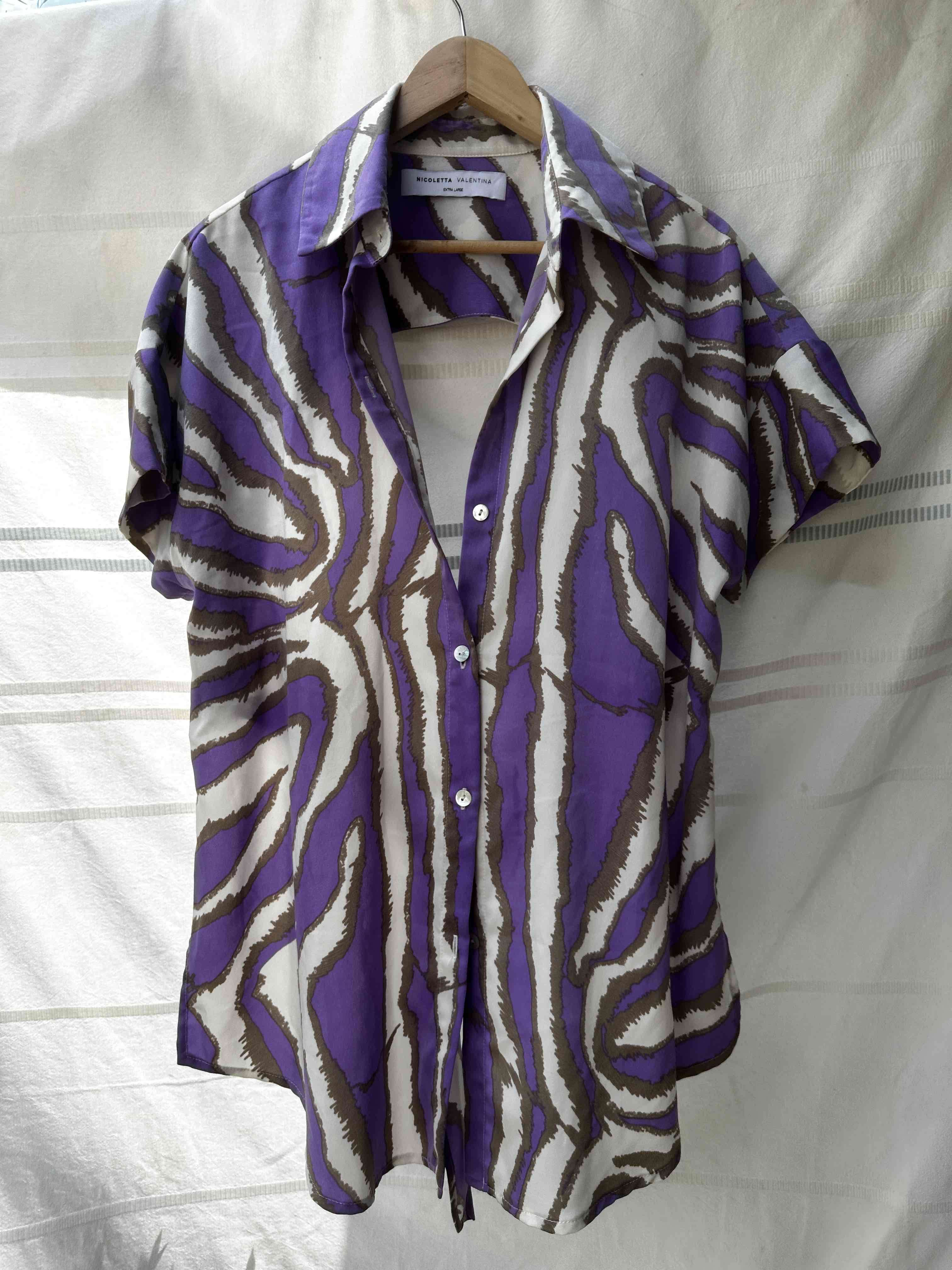 Blusa estampado animal print morado