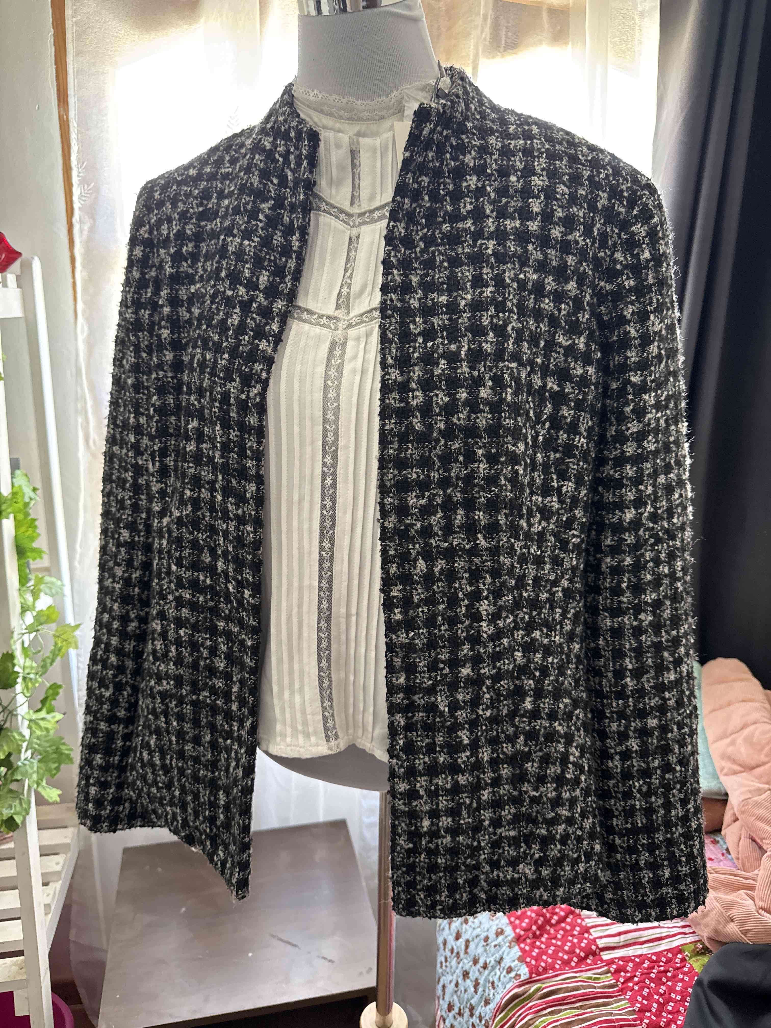 Chaleco de lana negro y gris