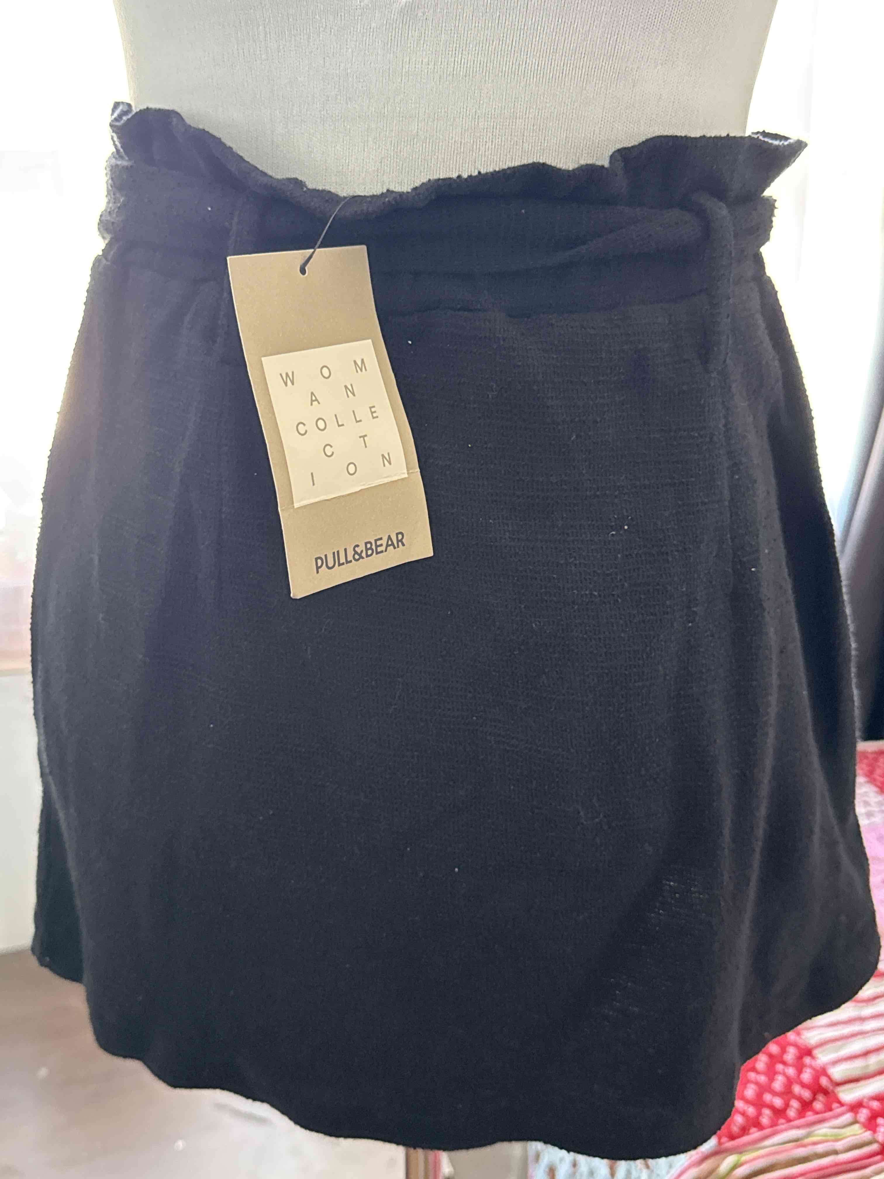 Falda negra con lazo - miniatura 3