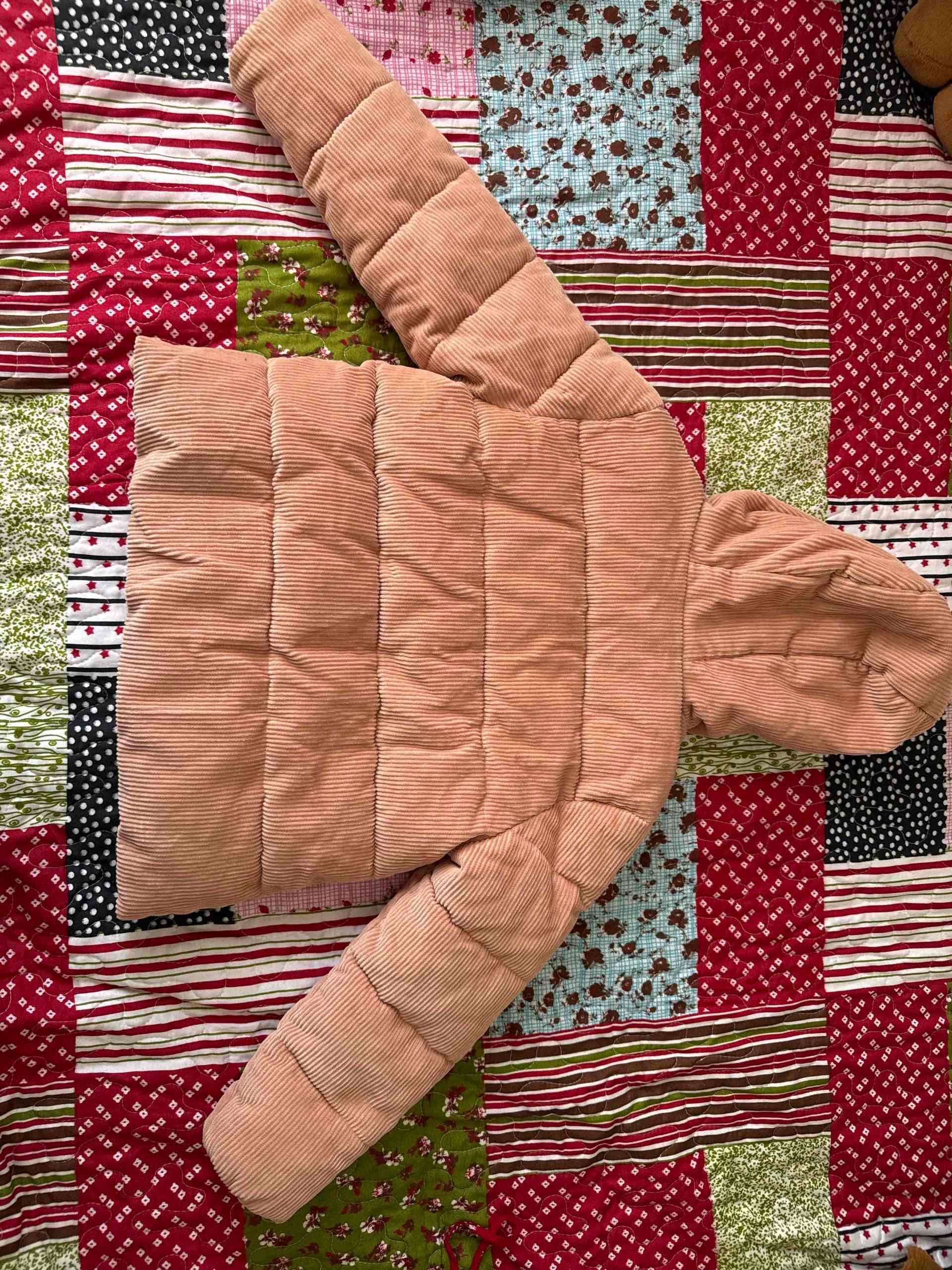 Chaqueta acolchada rosada infantil - miniatura 2