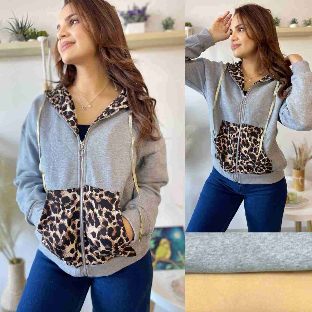 Polerón con capucha y diseño animal print