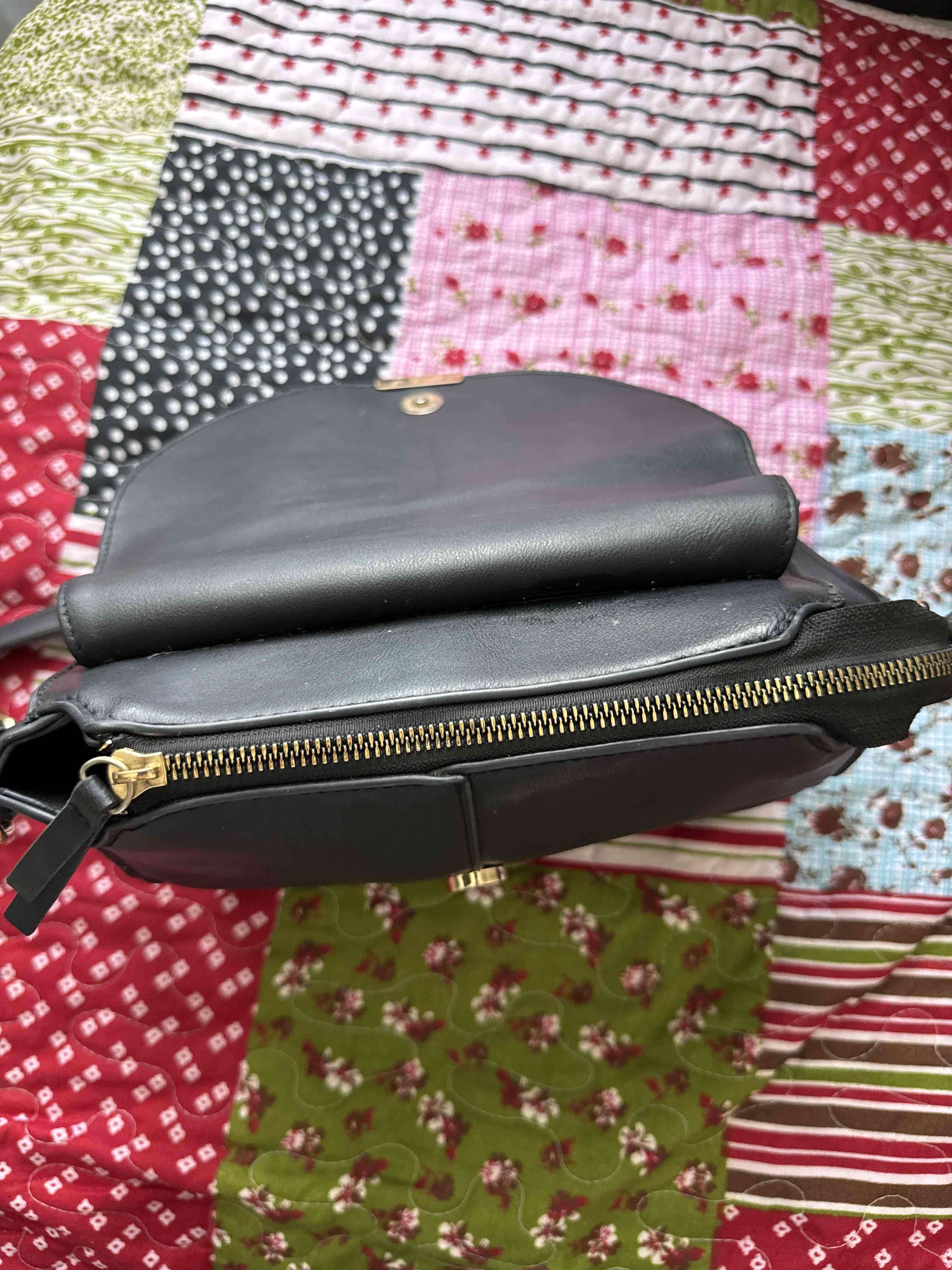 Cartera negra con correa - miniatura 5