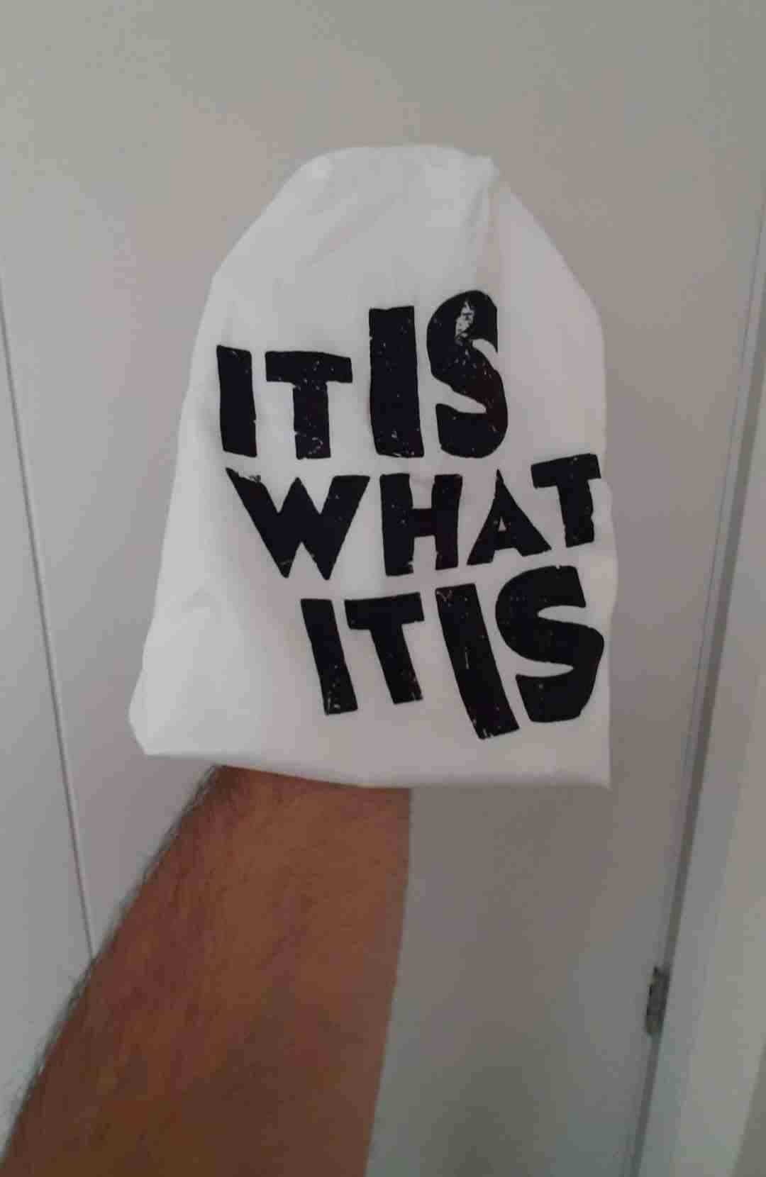 Gorro blanco con texto