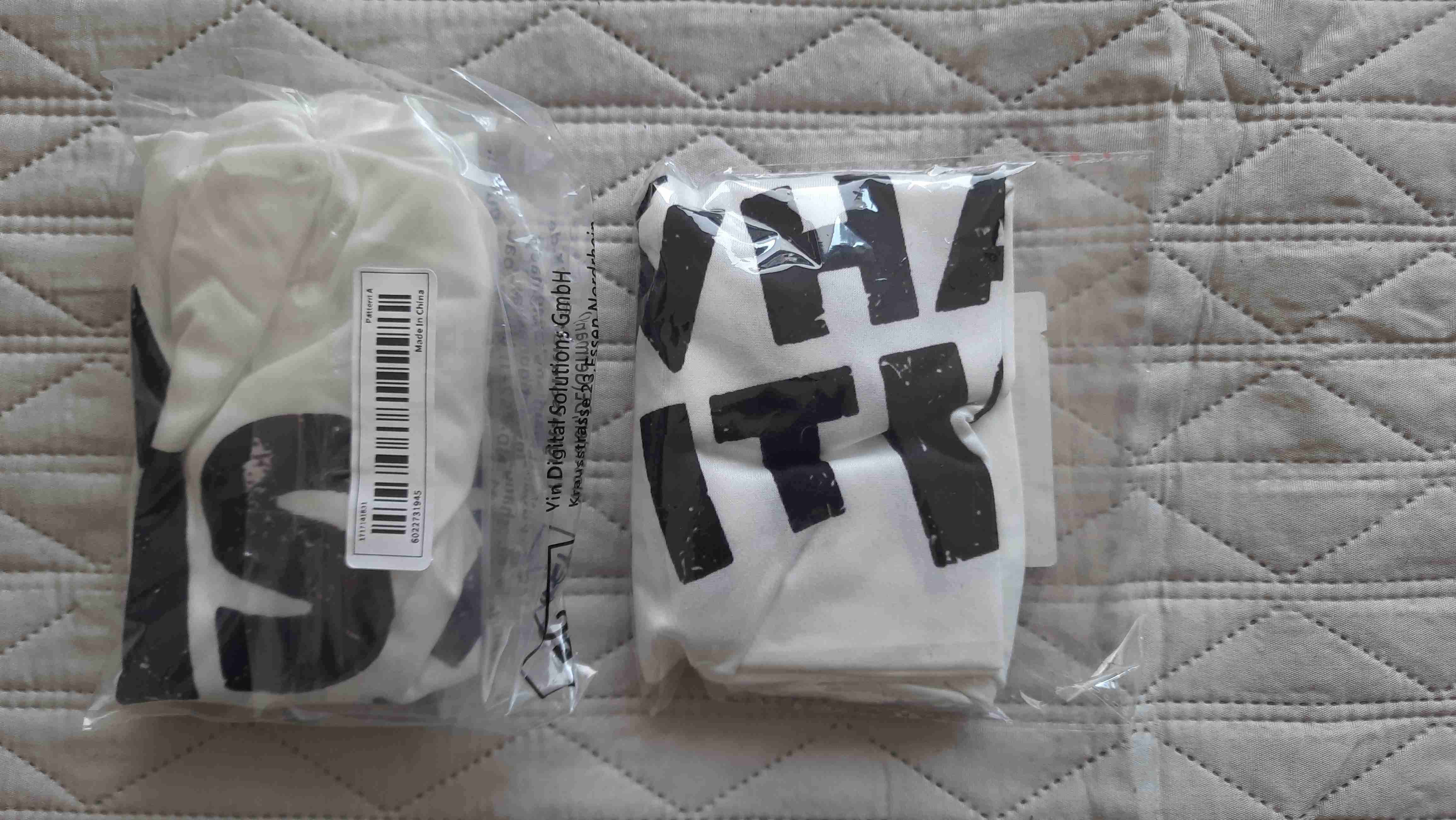 Gorro blanco con texto - miniatura 3