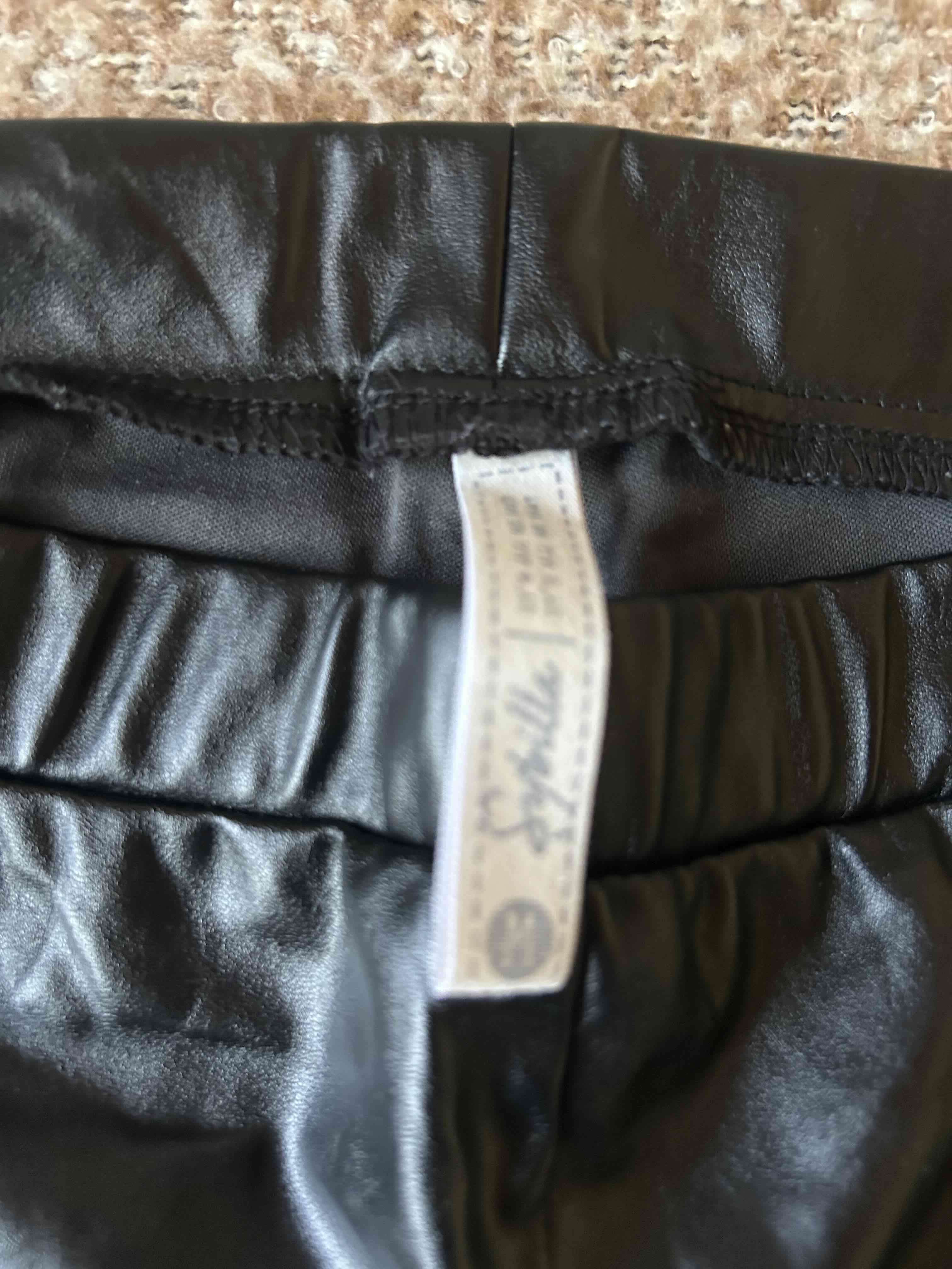 Calzas de látex color negras - miniatura 4