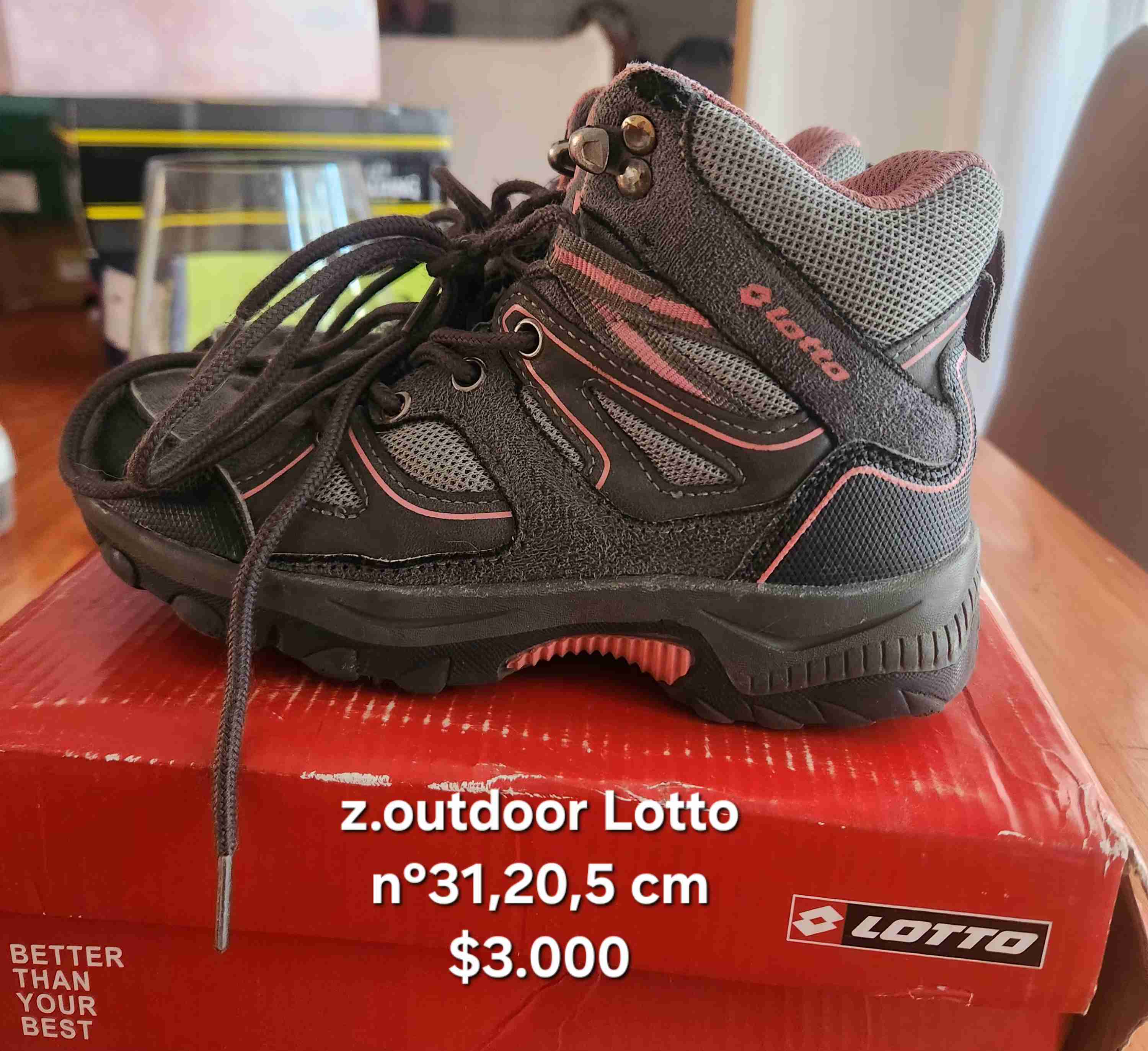 Botas outdoor Lotto negras