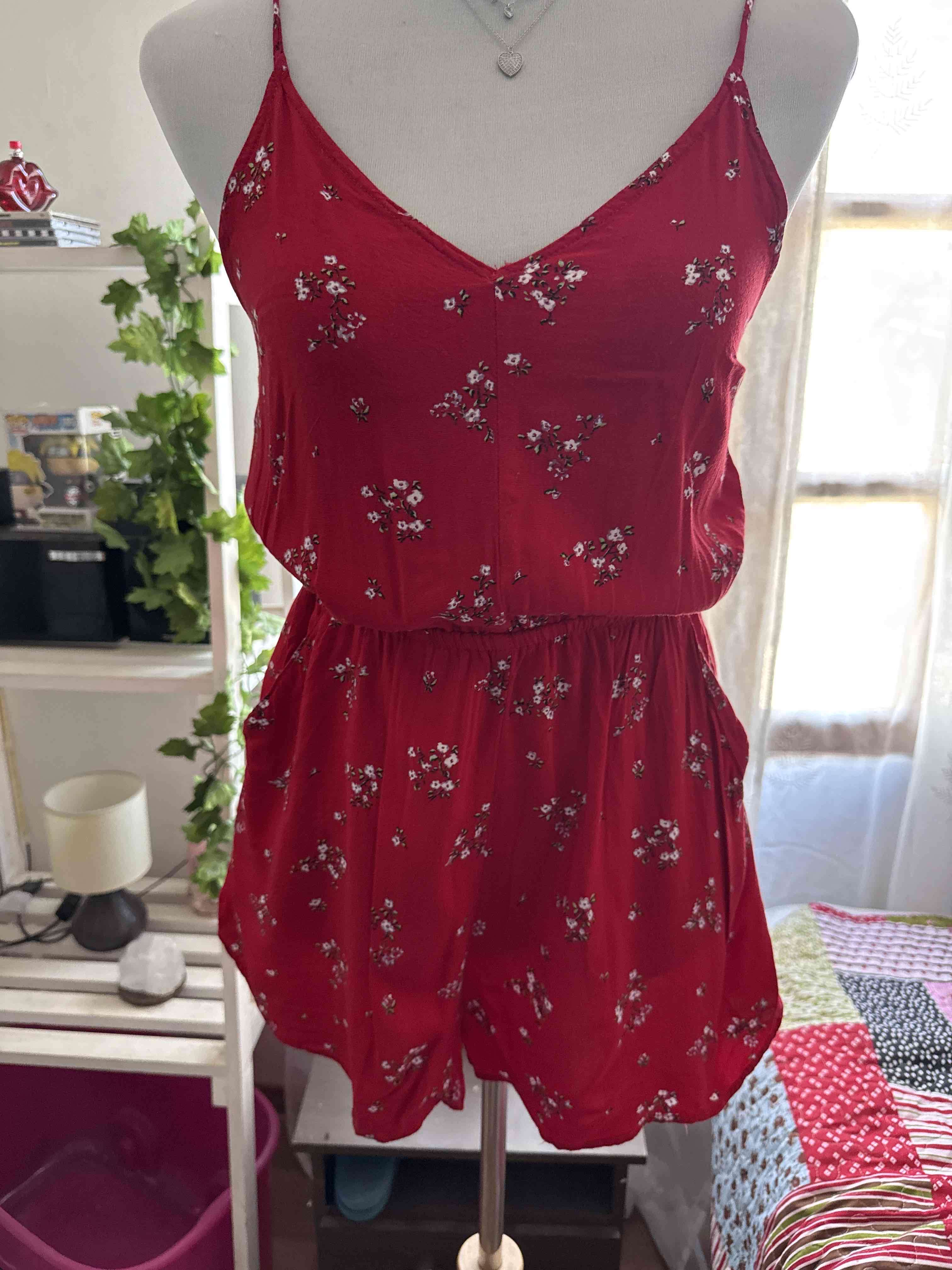 Mono corto rojo floral