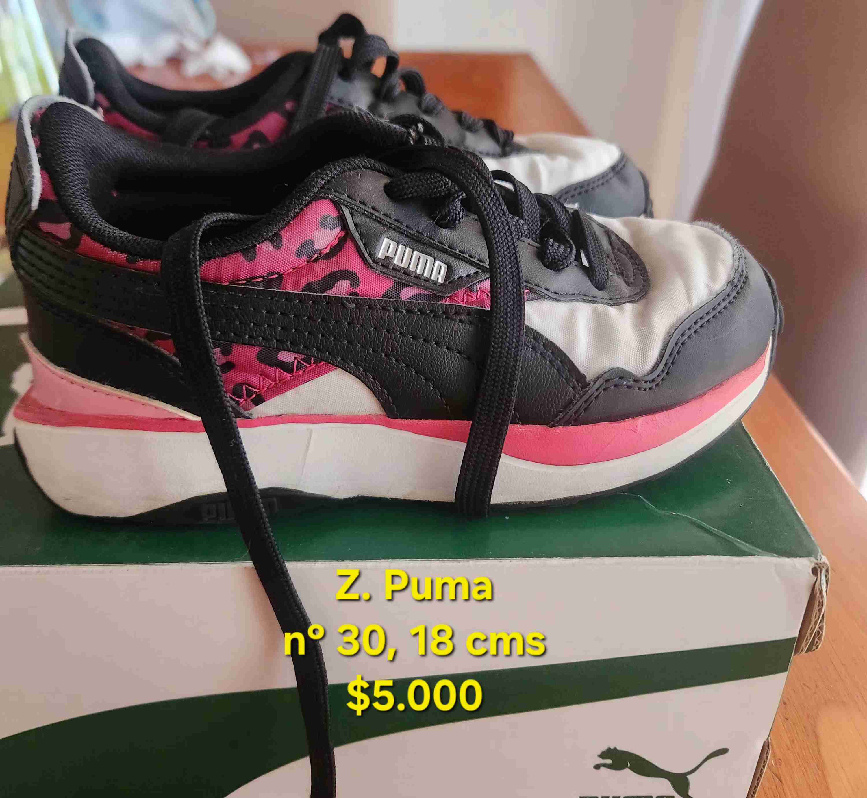 Zapatillas Puma negras y rosadas