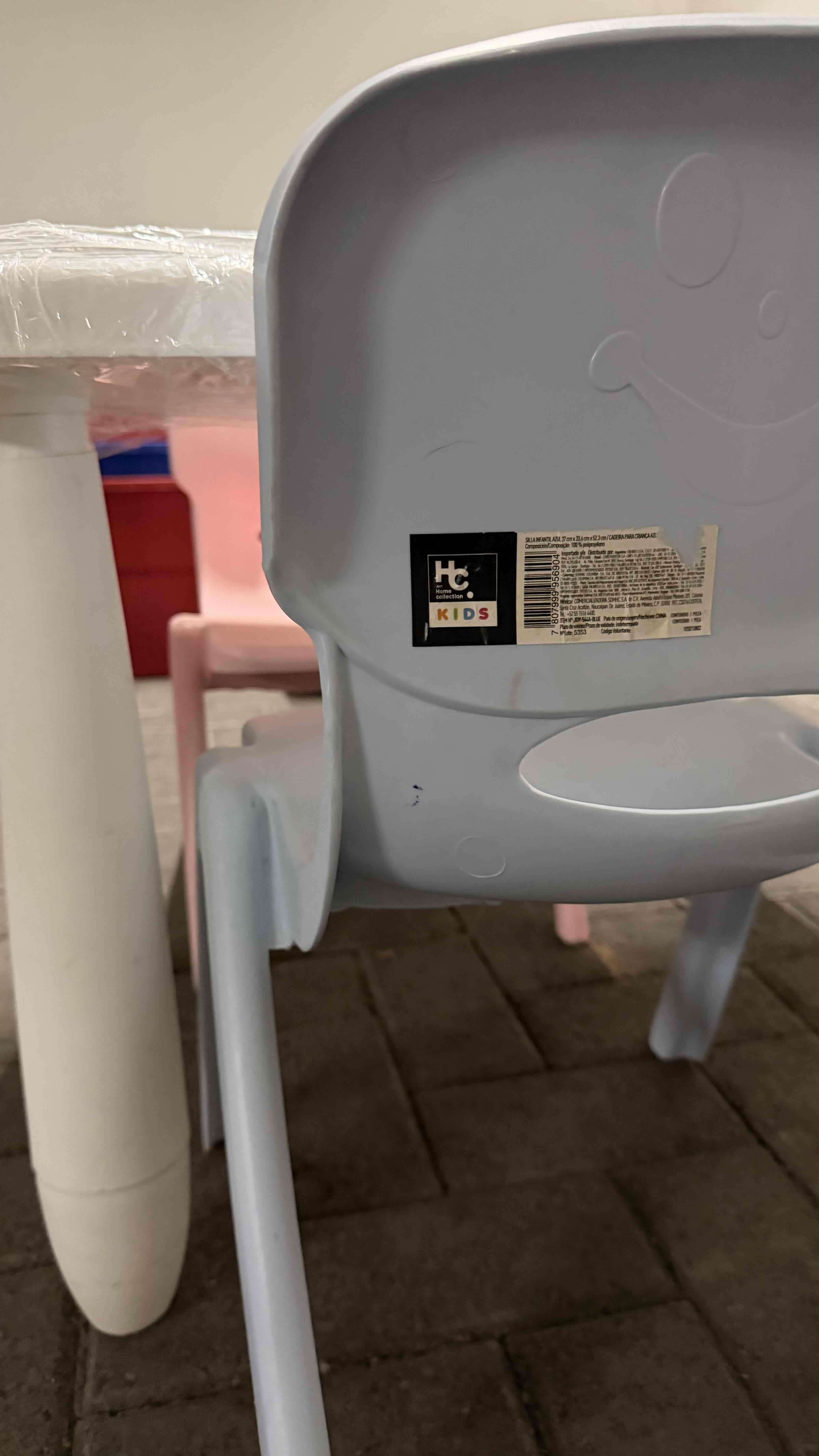 Mesa y sillas infantiles - miniatura 3