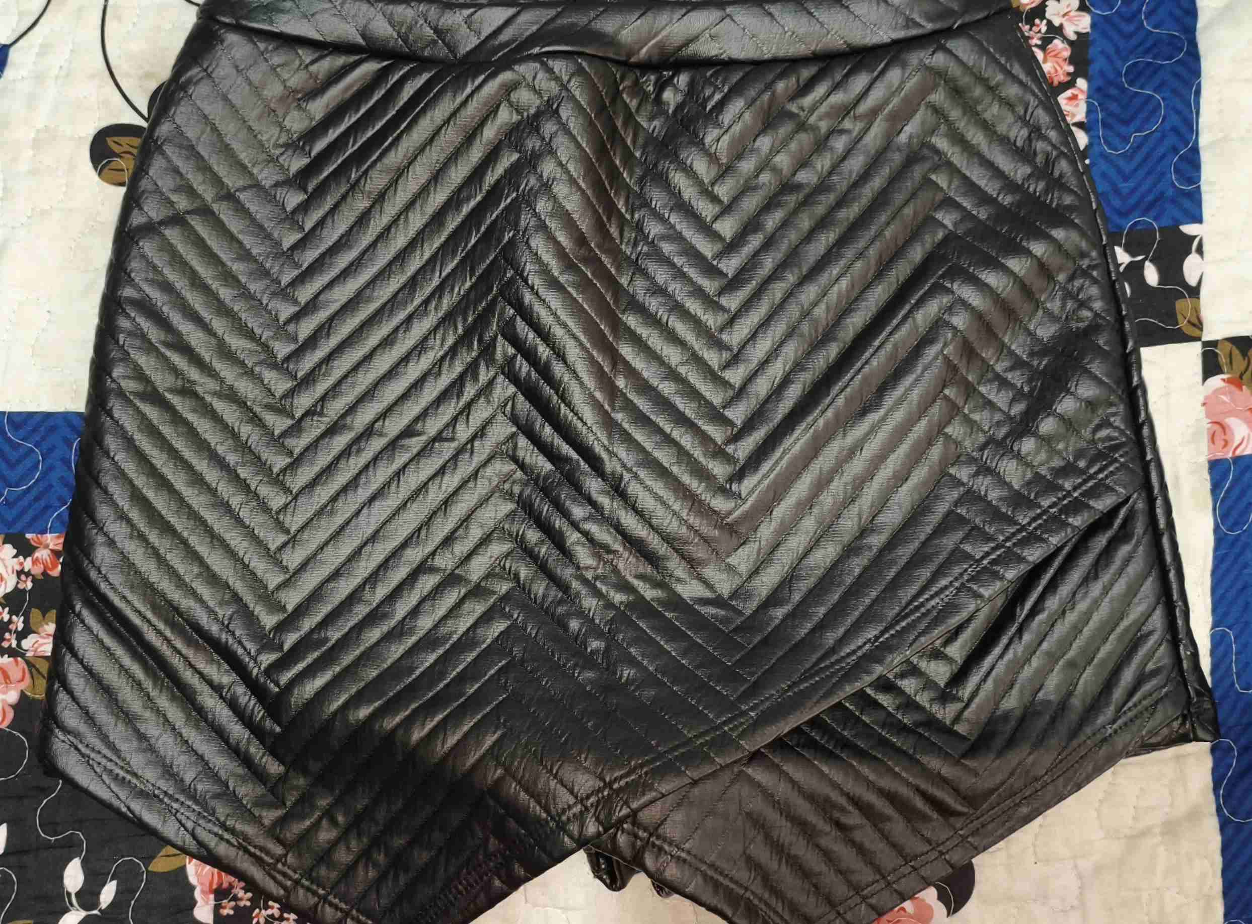 Falda acolchada negra