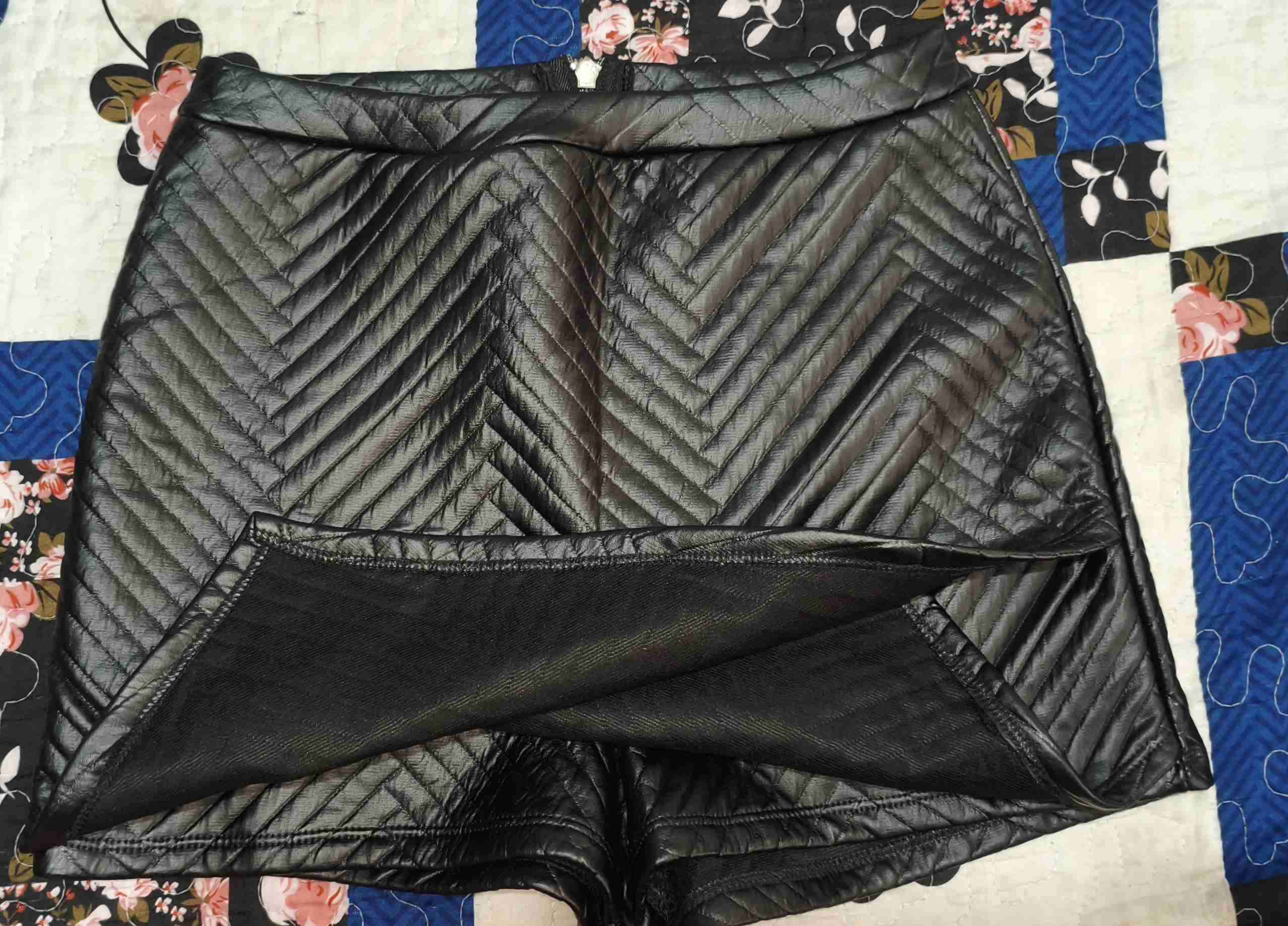 Falda acolchada negra - miniatura 2