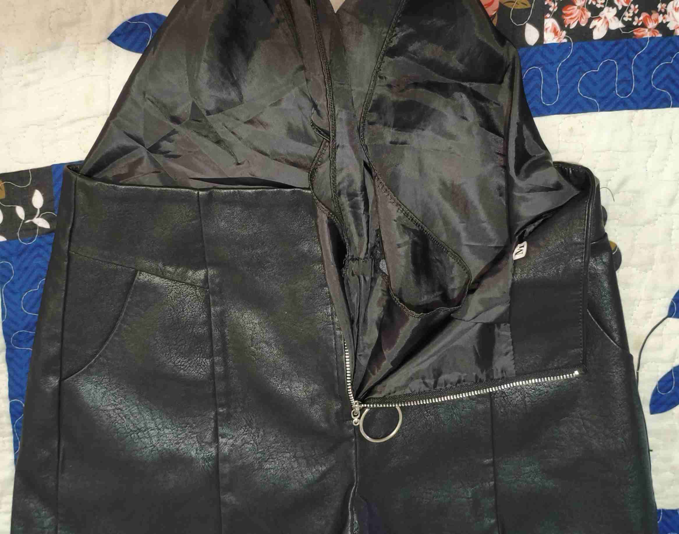 Short de cuero negro con cierre - miniatura 3