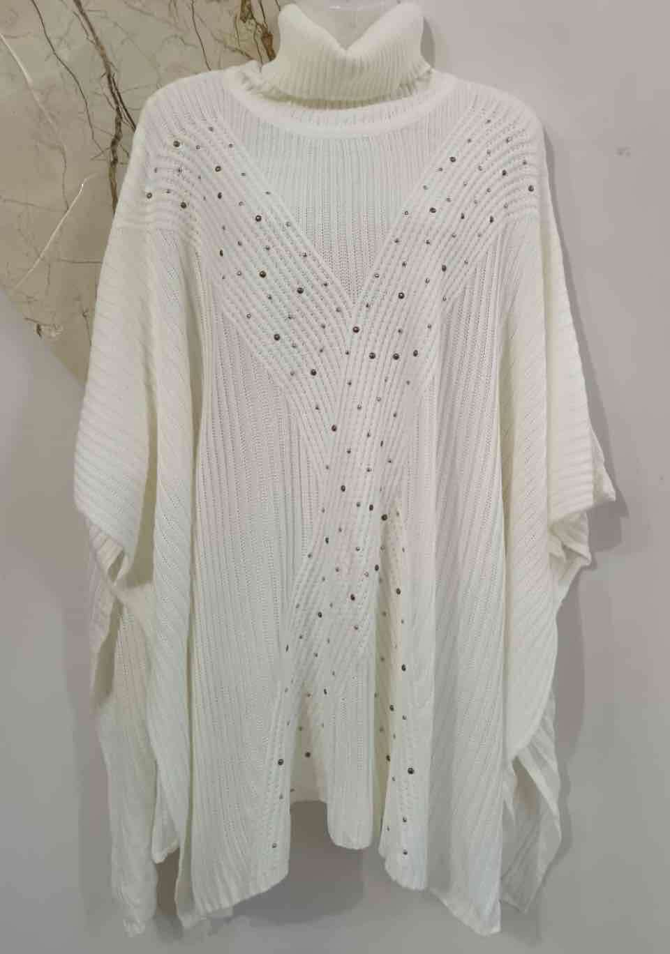 Poncho blanco y café con cuello alto