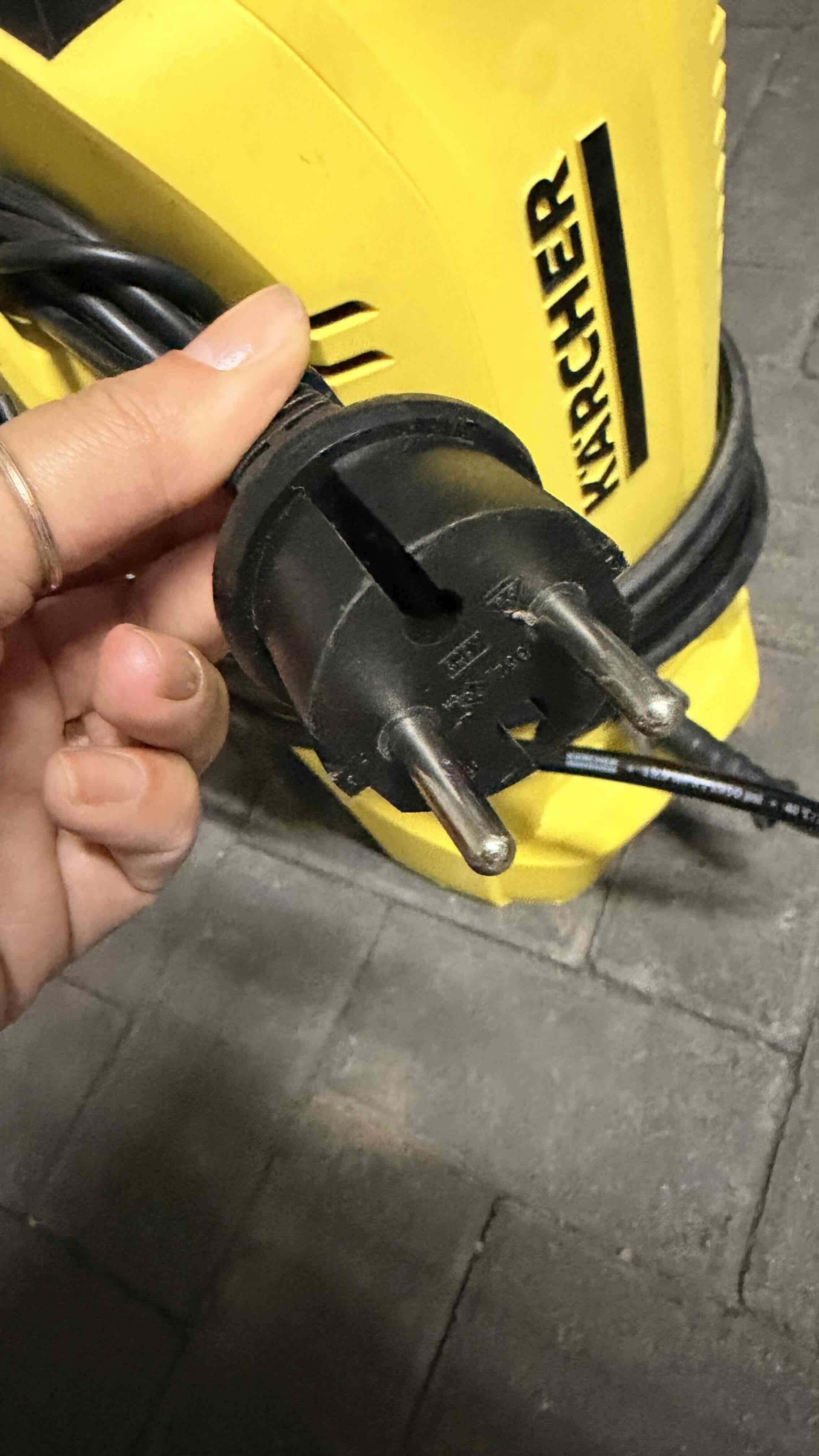 Hidrolavadora Kärcher amarilla - miniatura 2