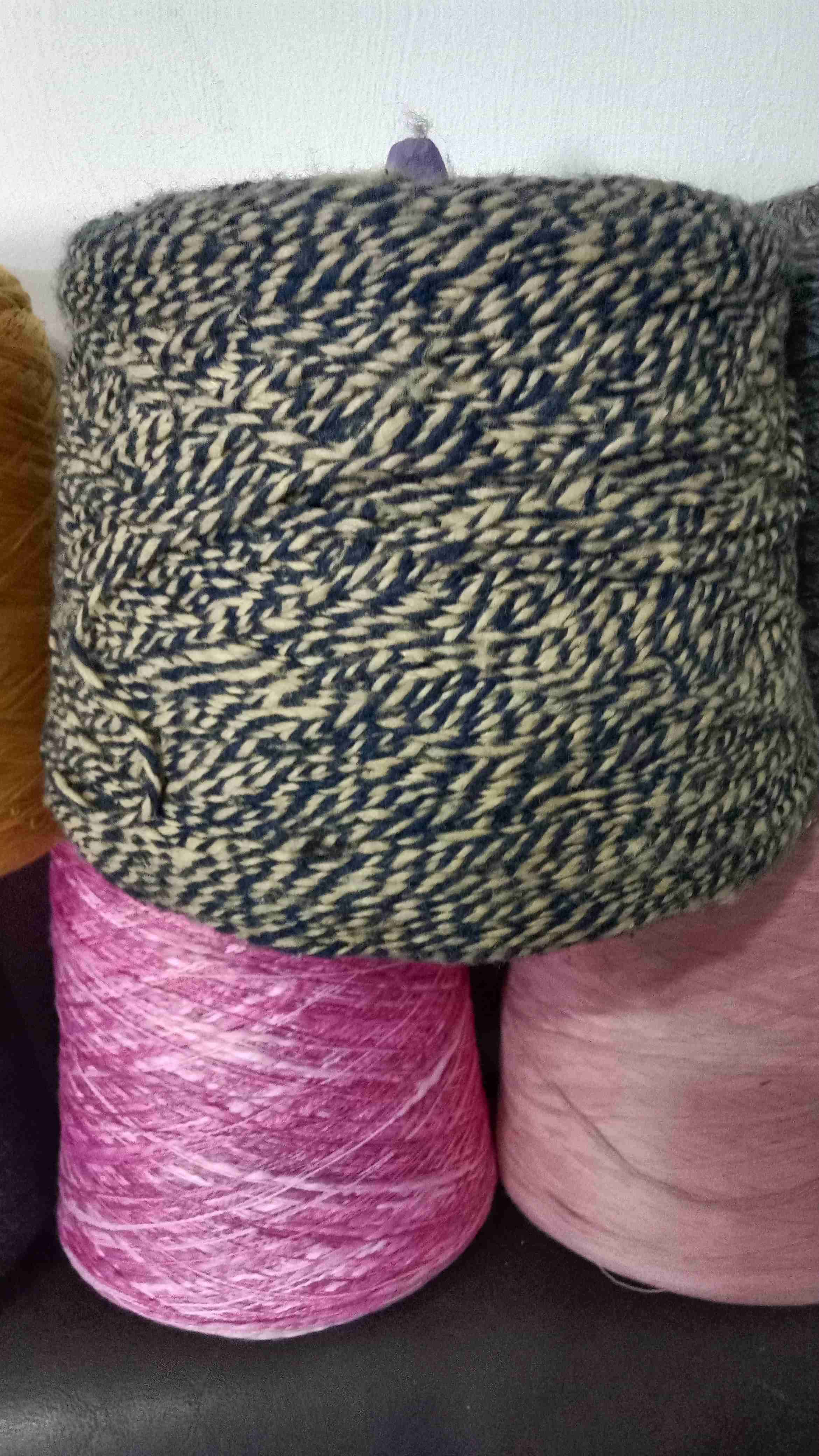 Conos de lana multicolor - miniatura 5