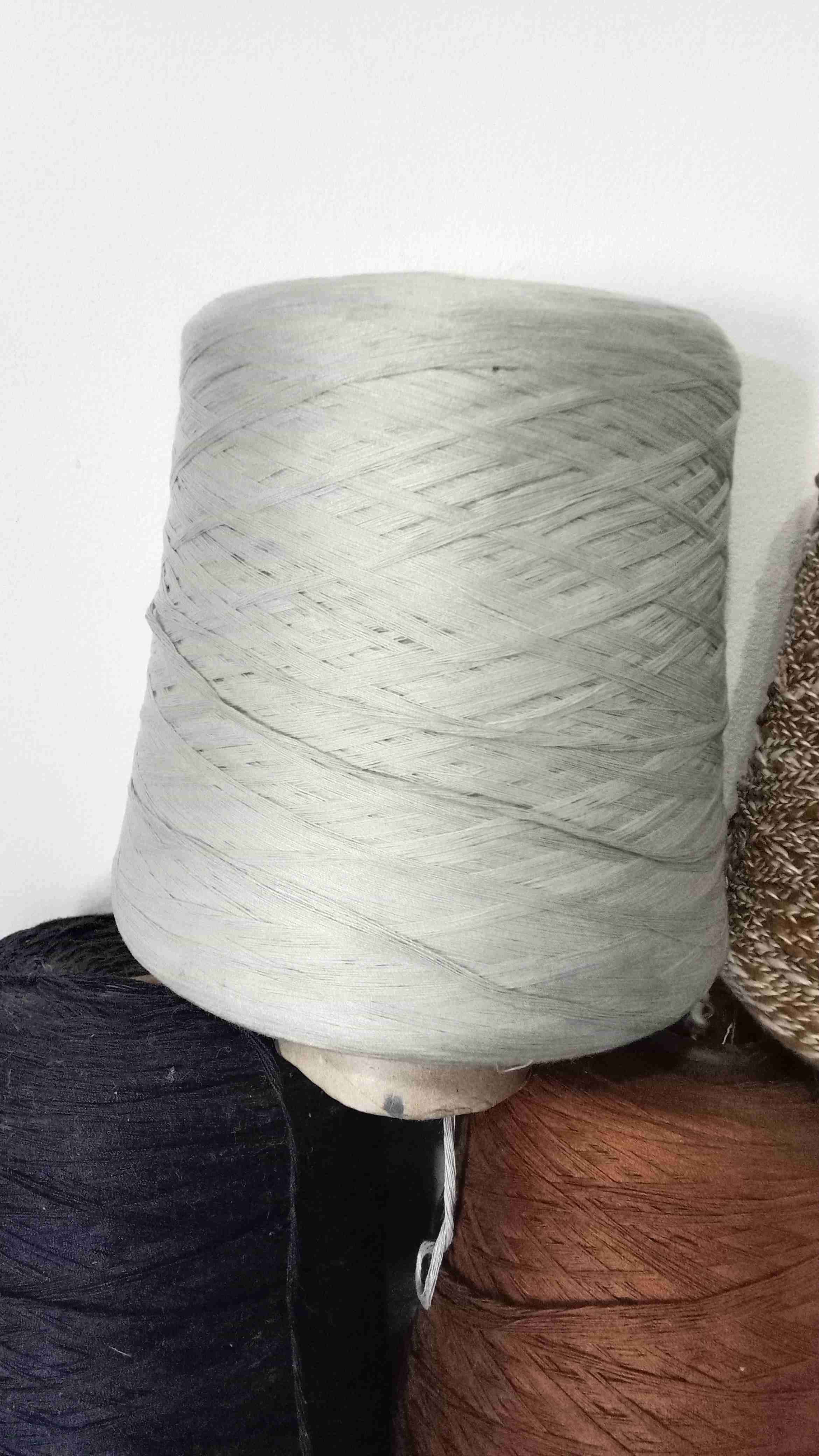 Conos de lana multicolor - miniatura 6