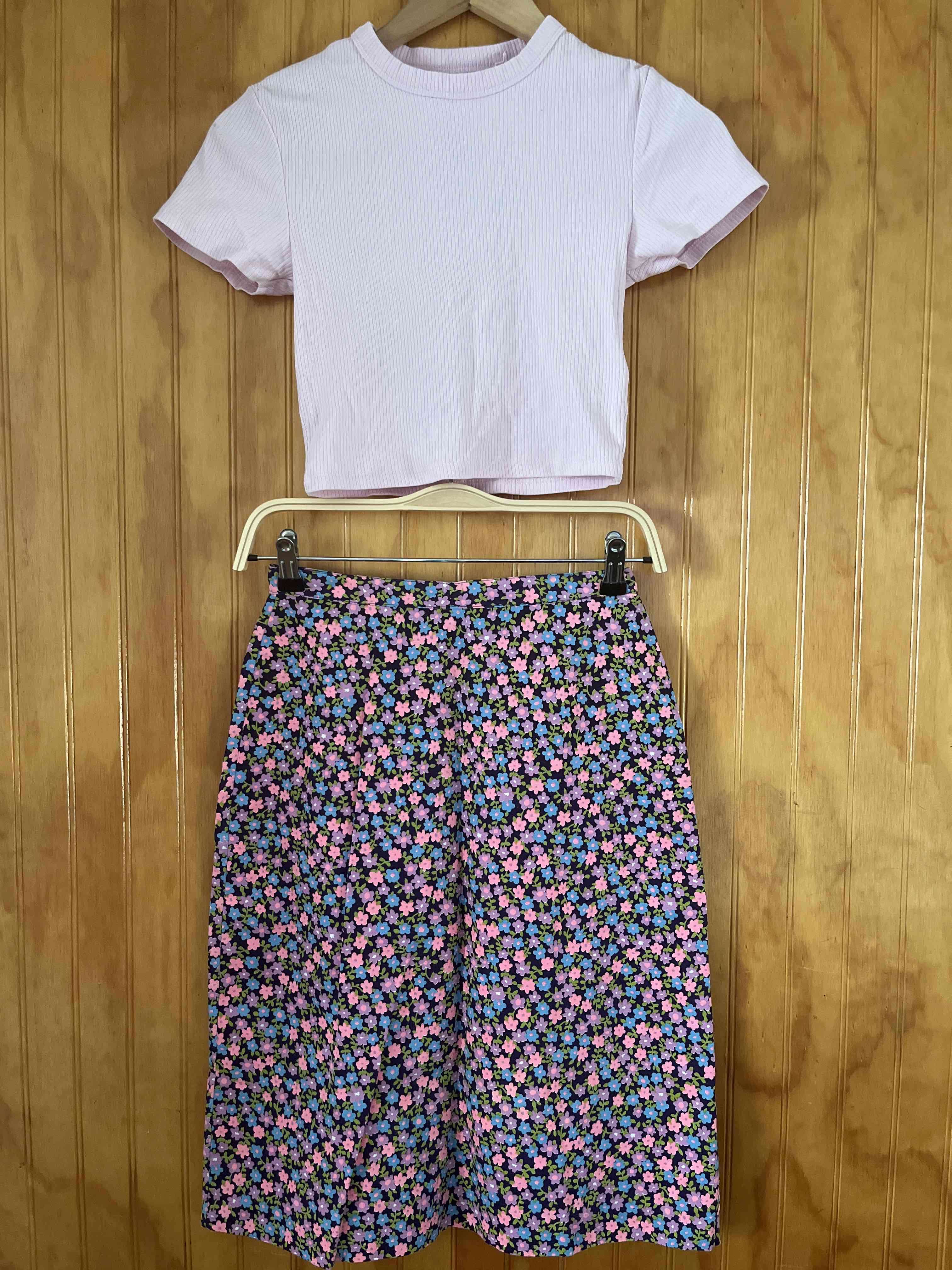 Conjunto top rosa y falda floral
