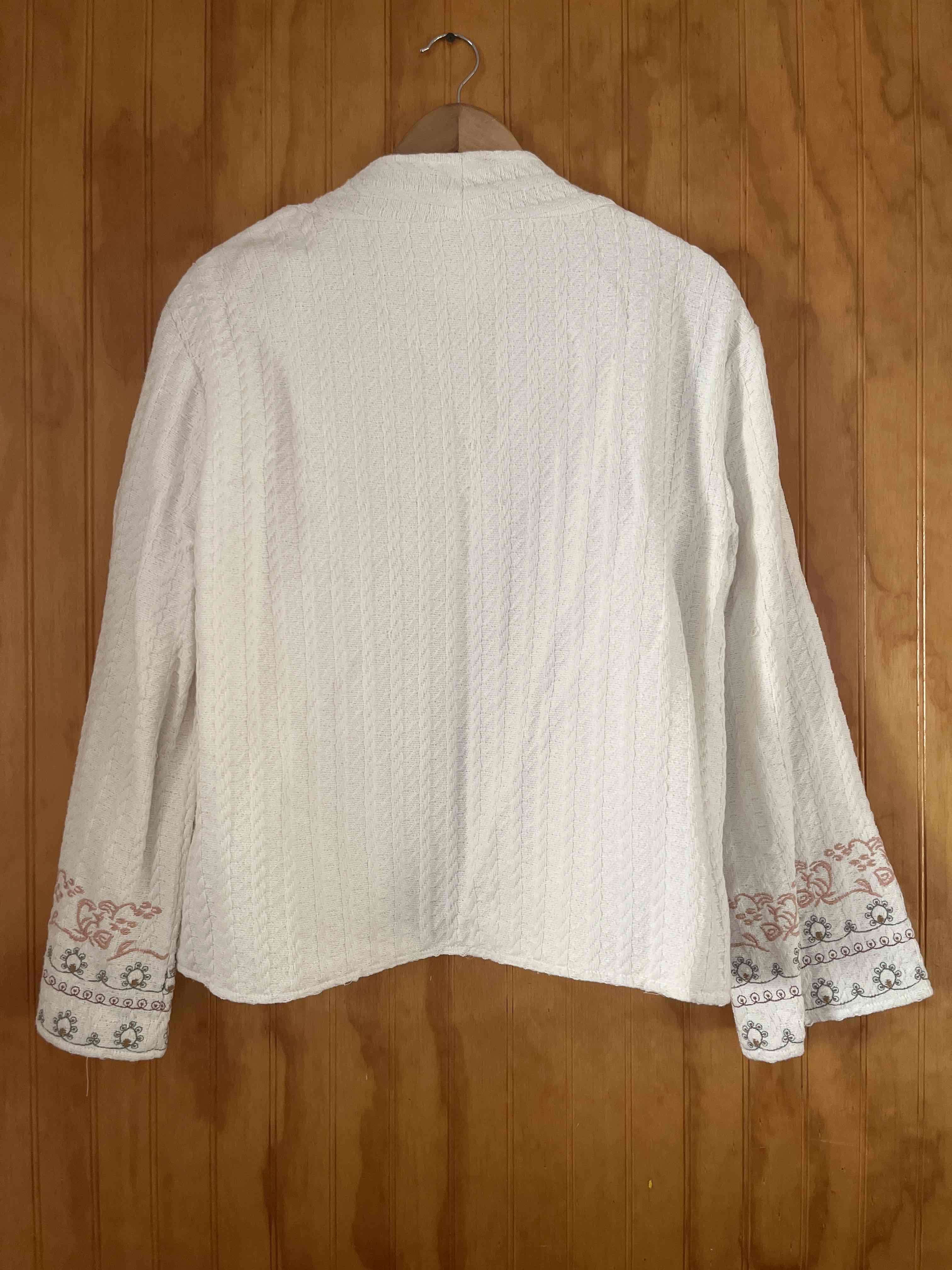 Chaqueta bordada blanca - miniatura 2