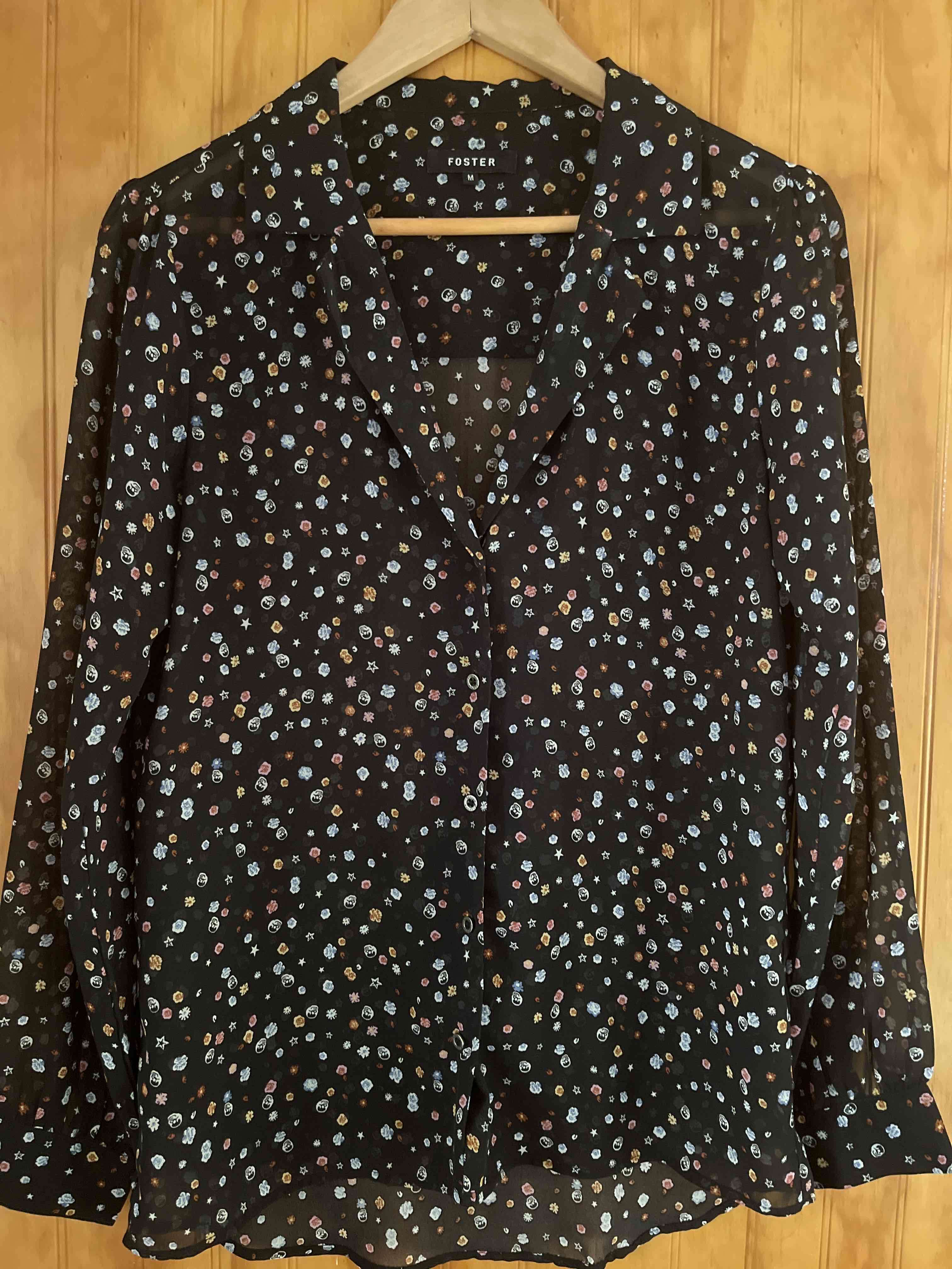 Blusa negra con estampados Foster