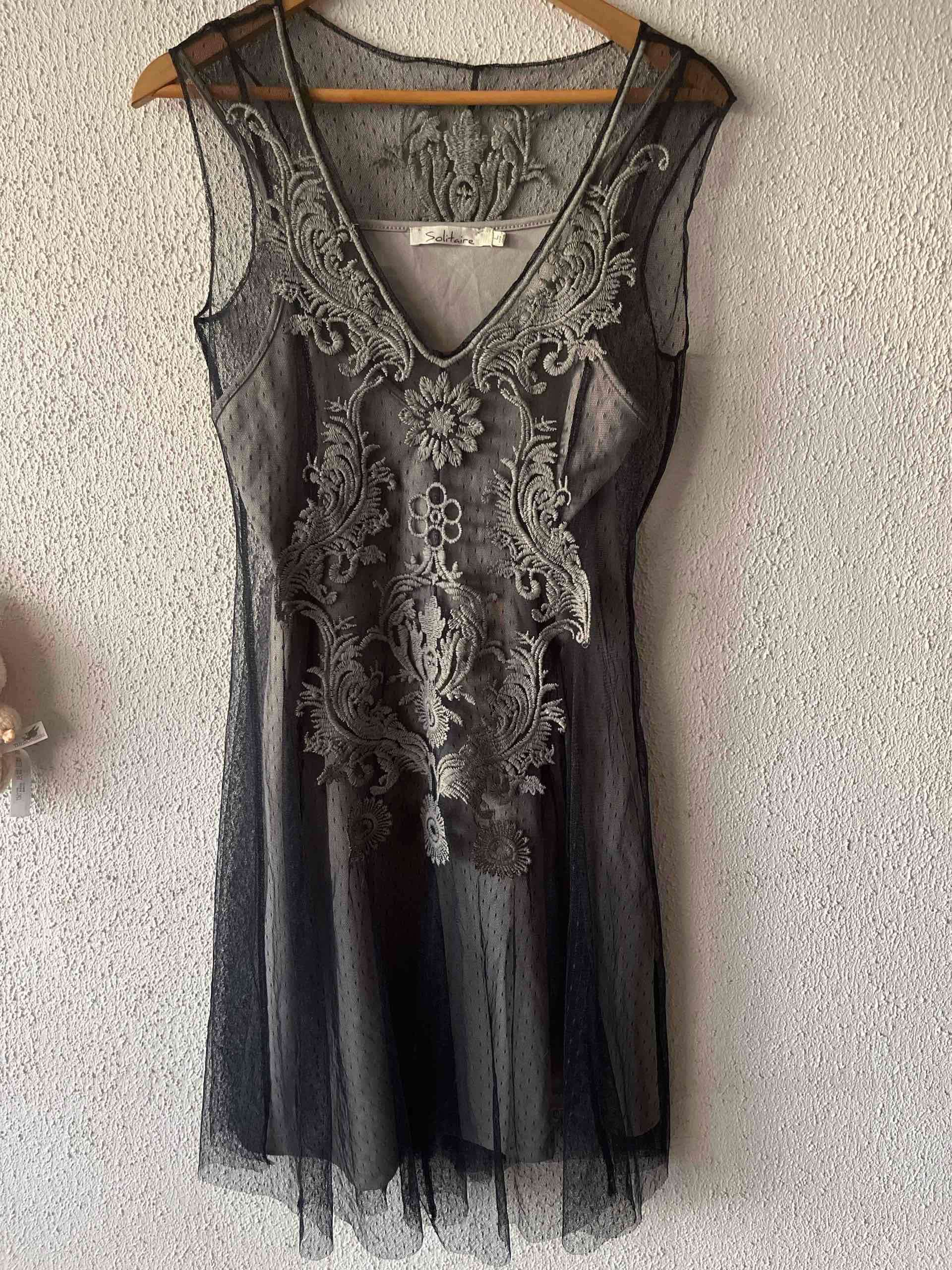 Vestido transparente bordado azul piedra