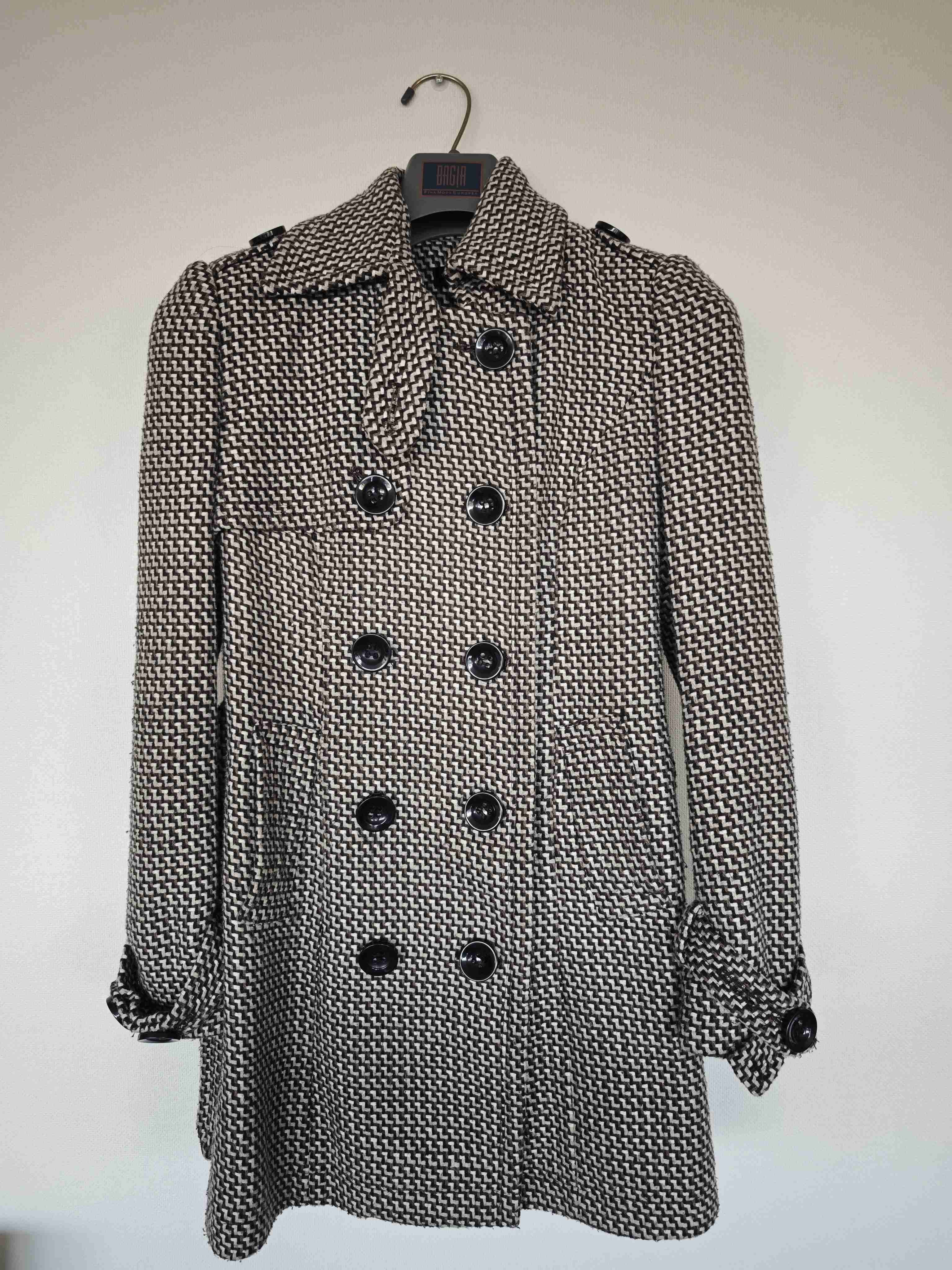 Abrigo estampado de botones