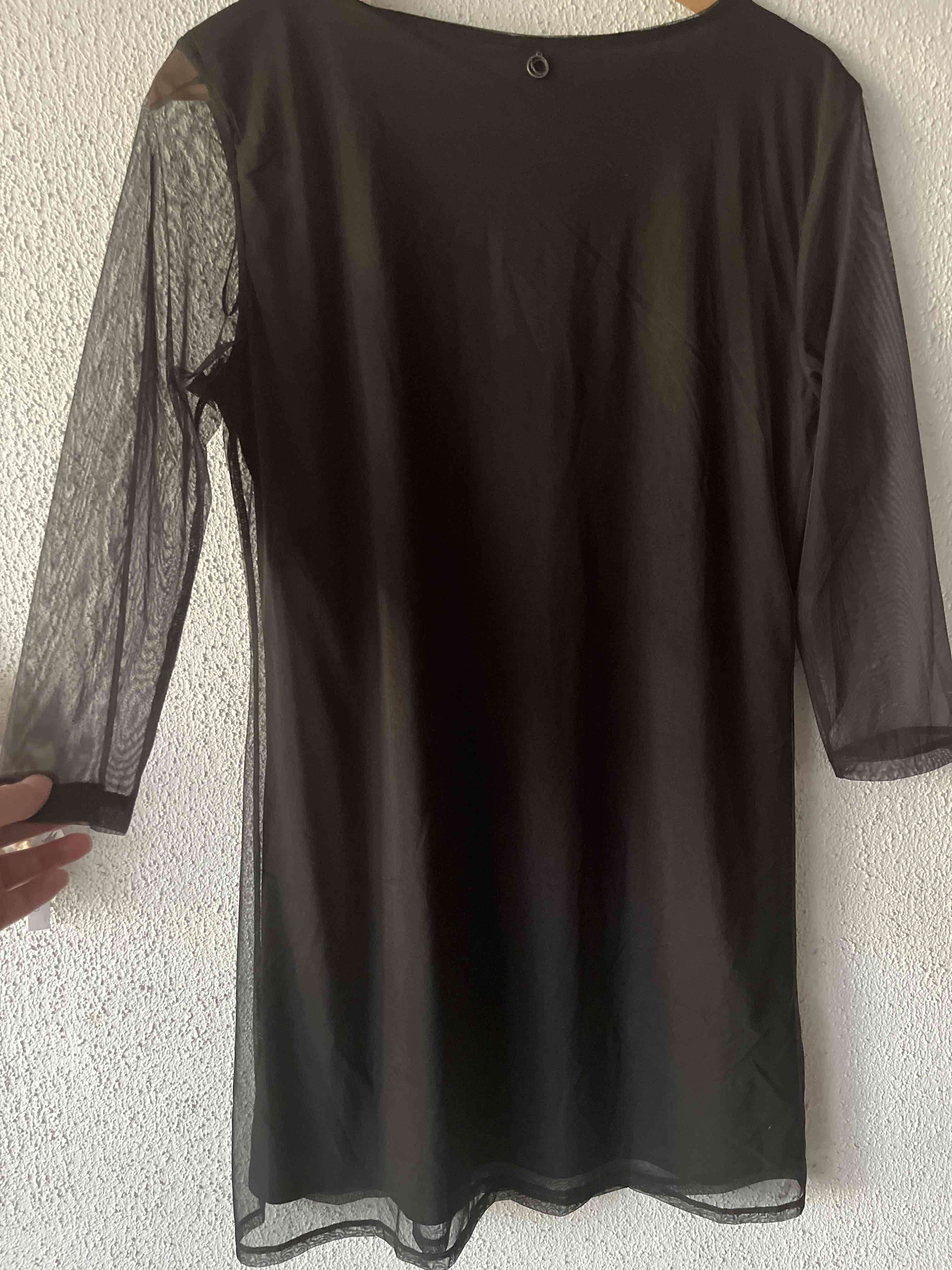 Vestido negro elegante - miniatura 4