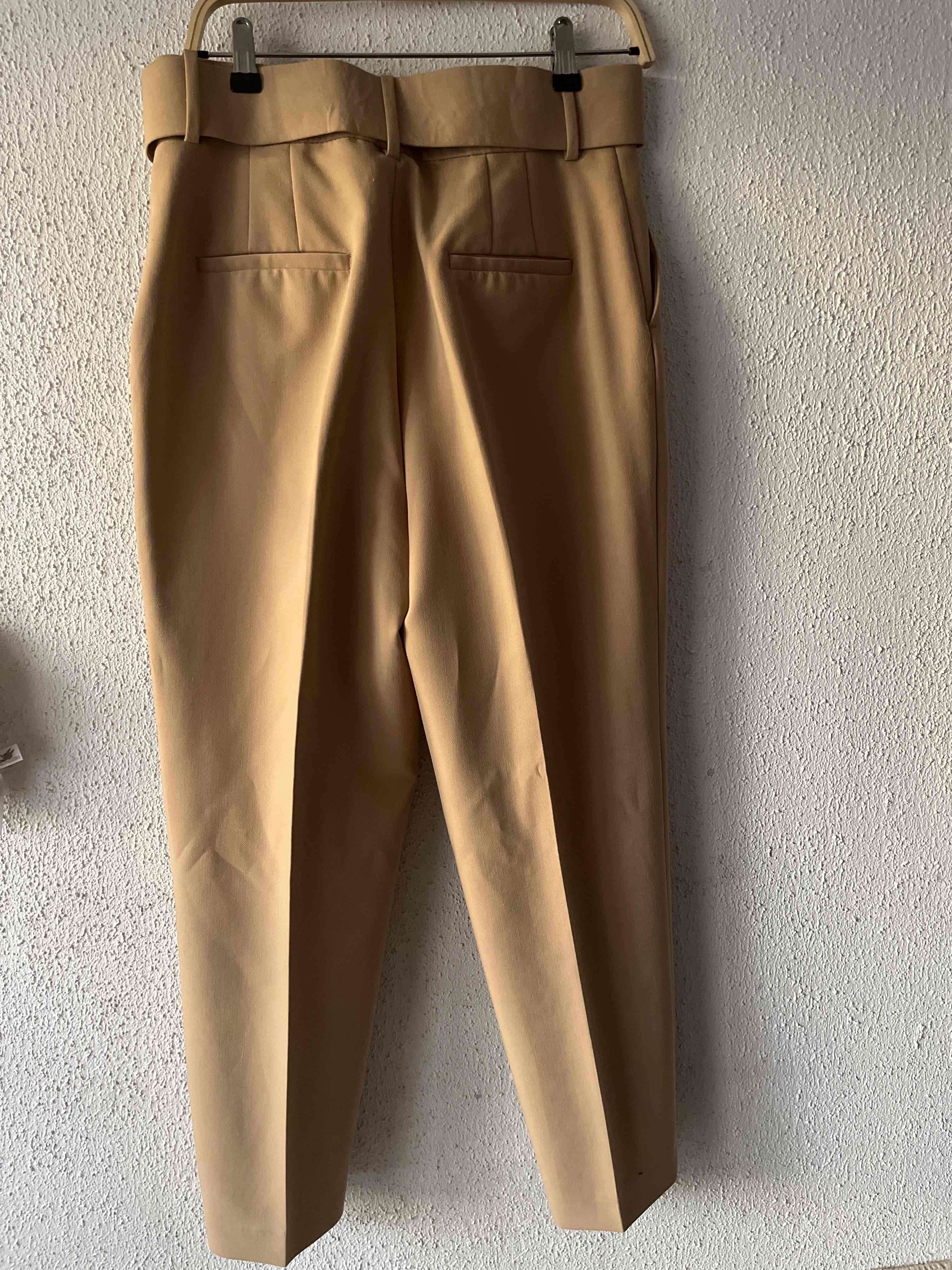 Pantalones camel con cinturón - miniatura 2