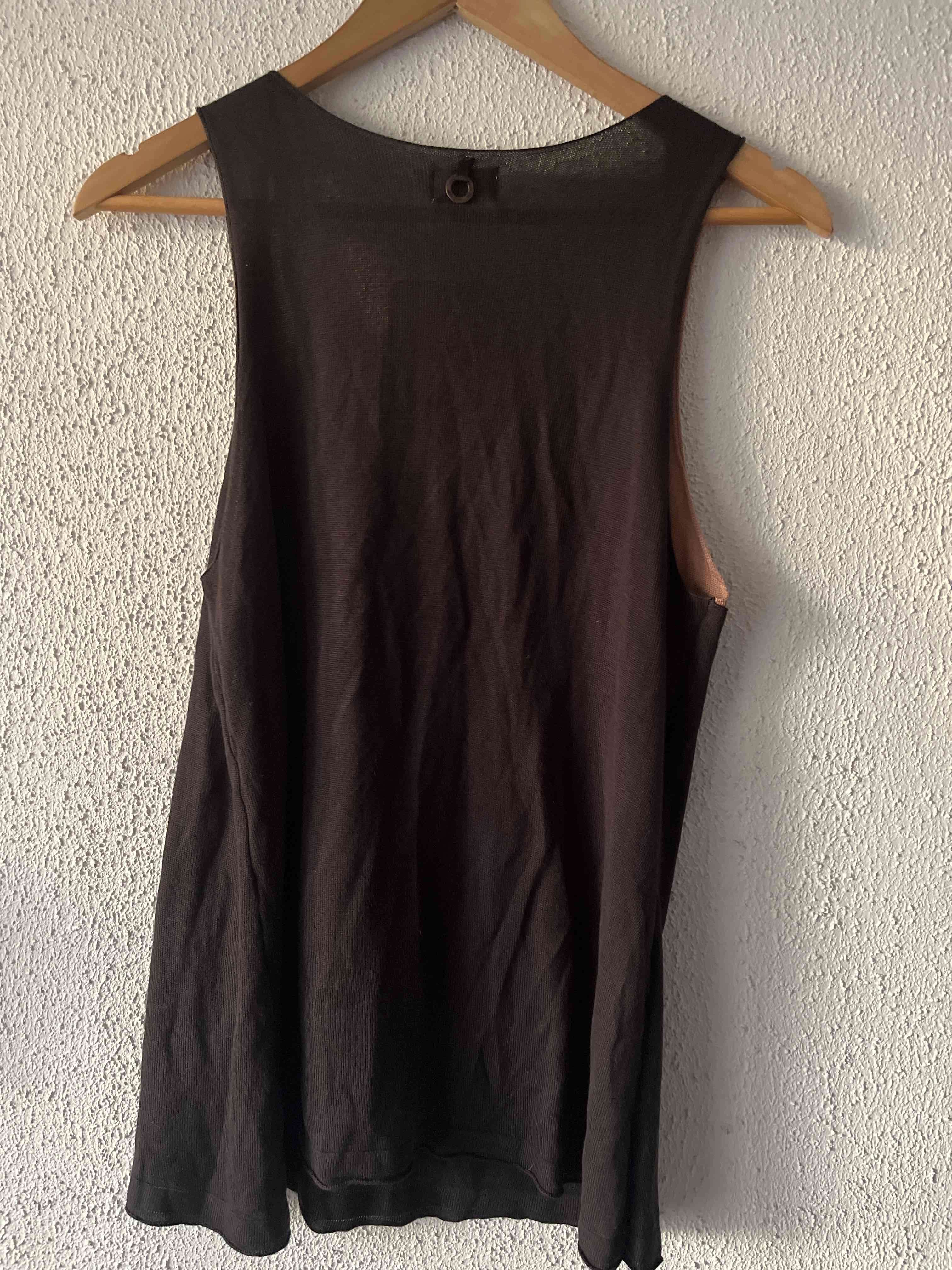 Polera negra con botones - miniatura 3