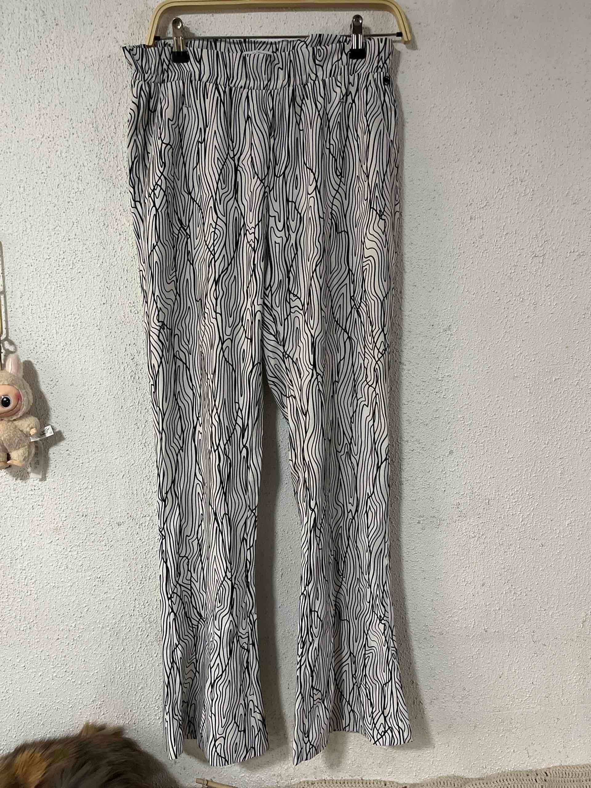 Pantalones estampado blanco y negro