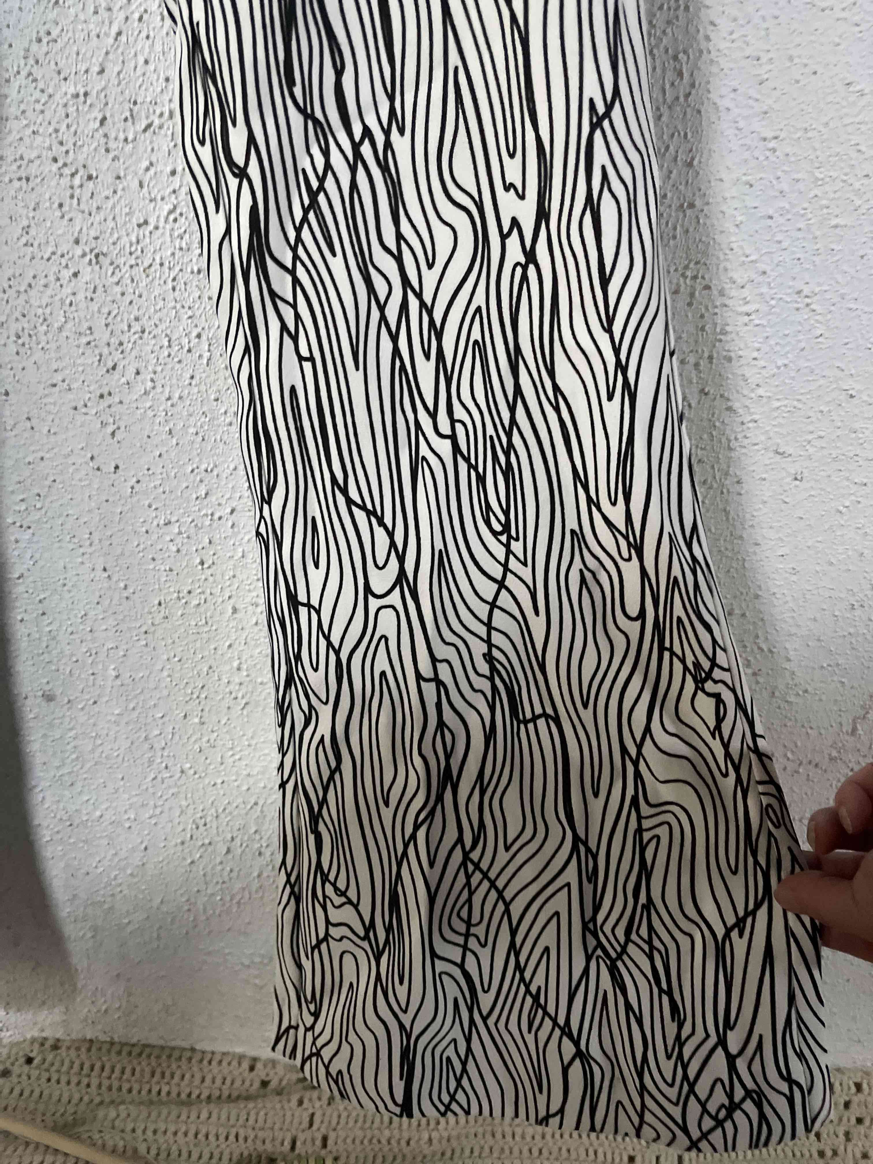 Pantalones estampado blanco y negro - miniatura 2