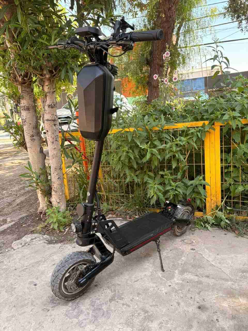 Scooter eléctrico negro - miniatura 3