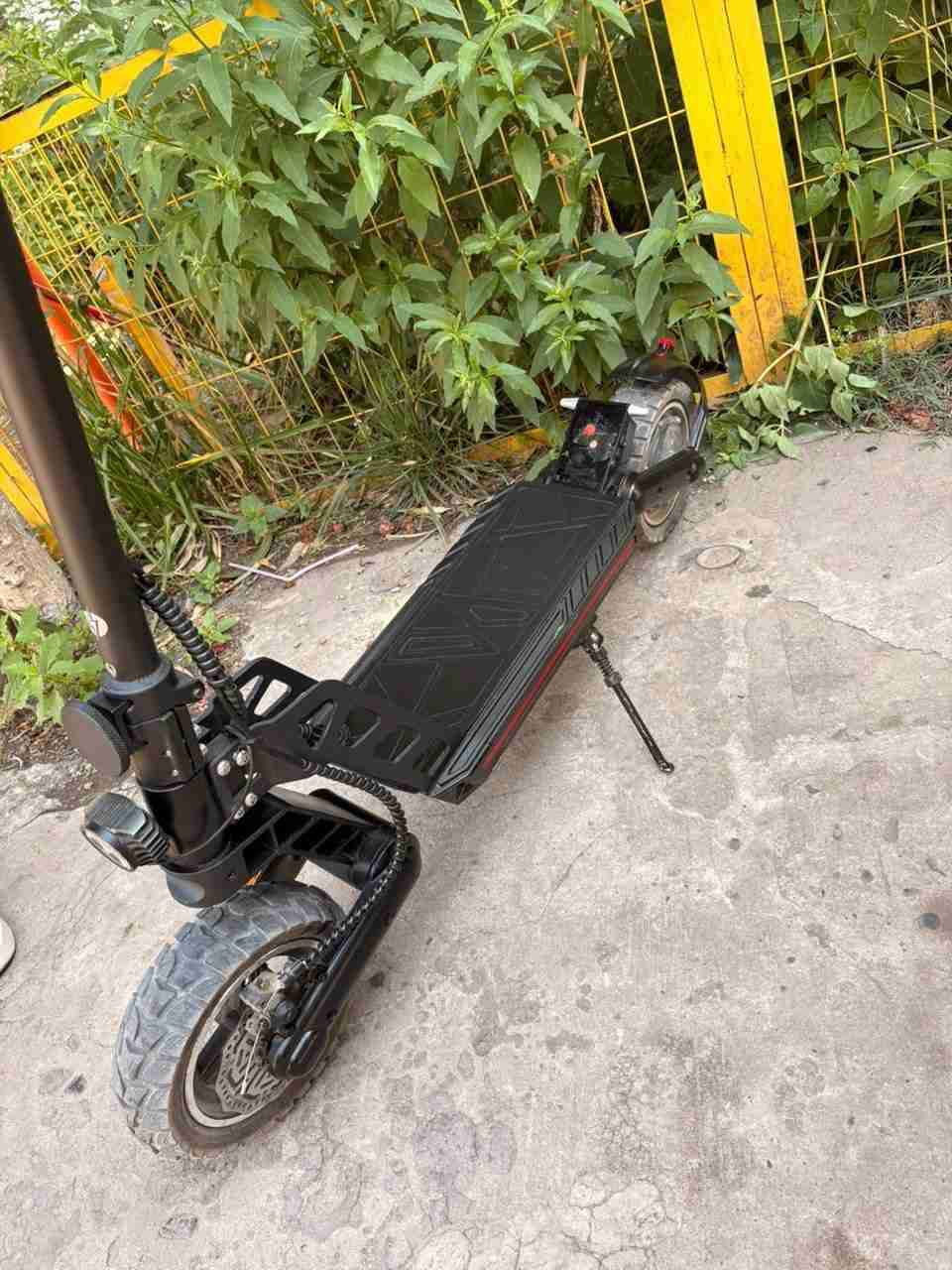 Scooter eléctrico negro - miniatura 6