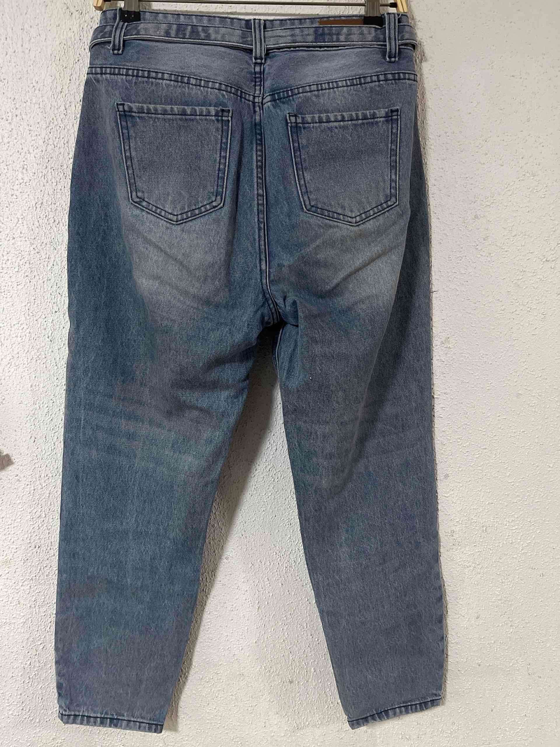 Jeans azul con cinturón - miniatura 3