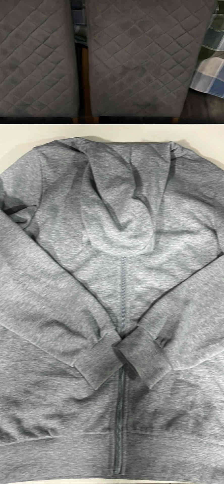 Polerón gris con capucha