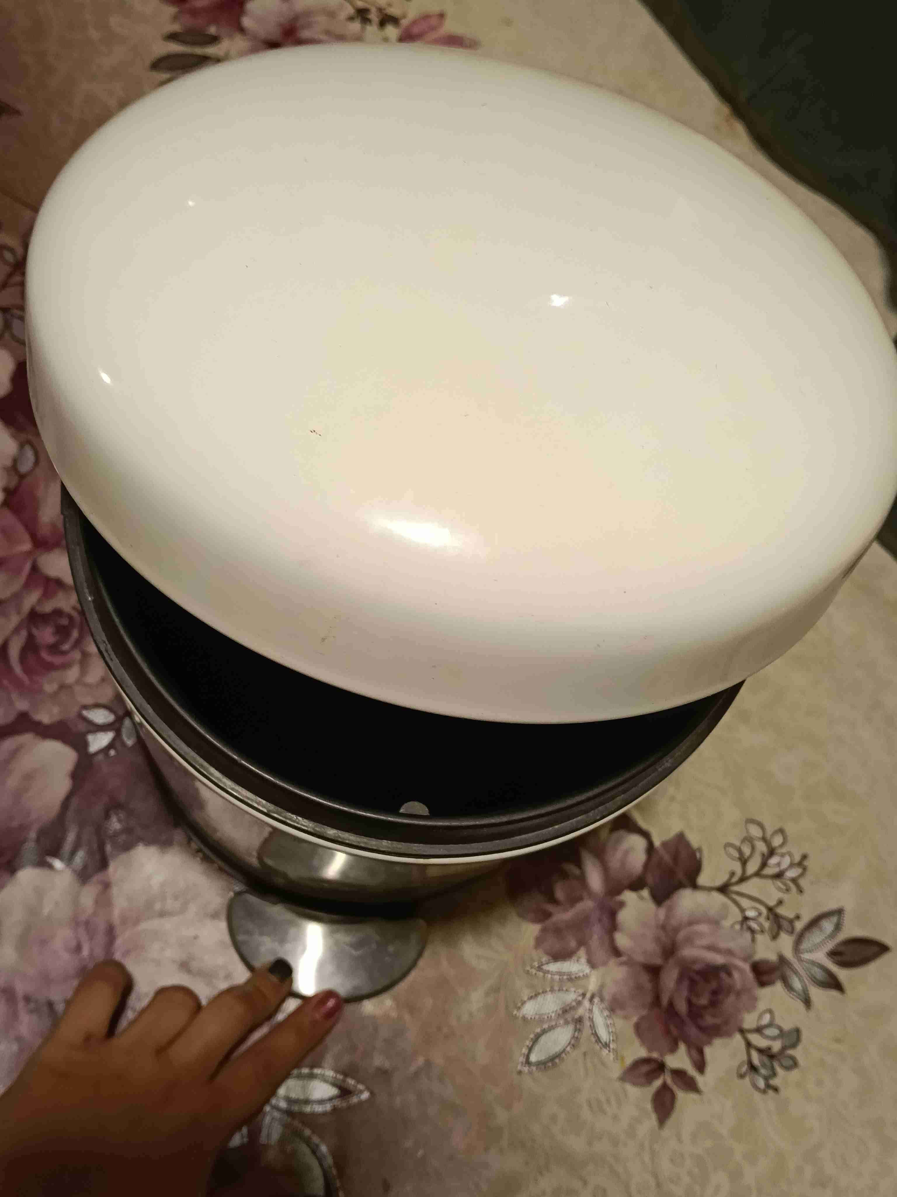 Basurero de pedal blanco