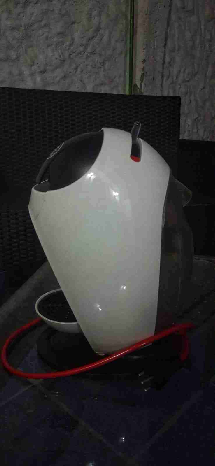 Cafetera de cápsulas blanca