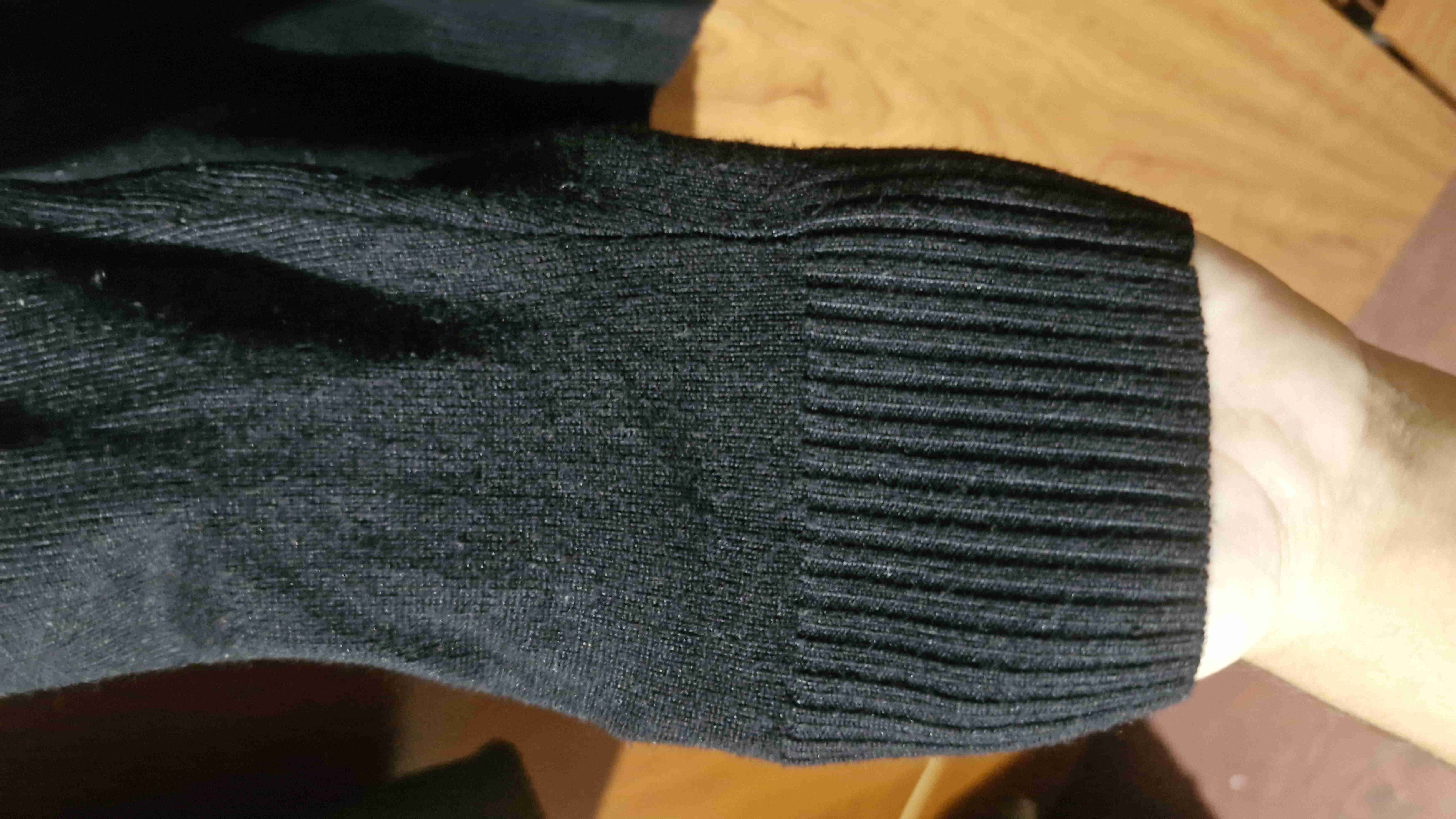 Suéter negro de lana - miniatura 2