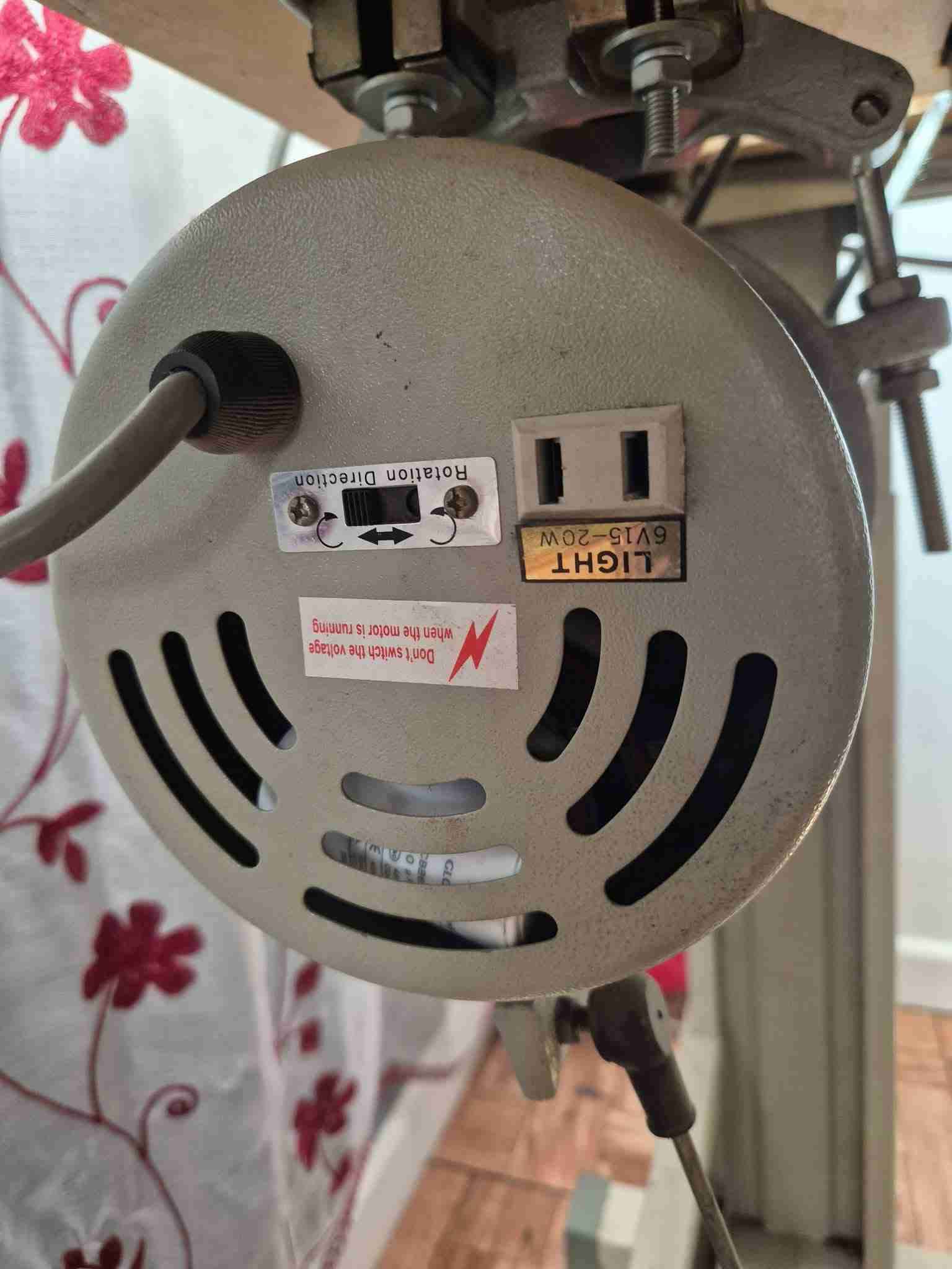 Máquina de coser industrial Typical - miniatura 4