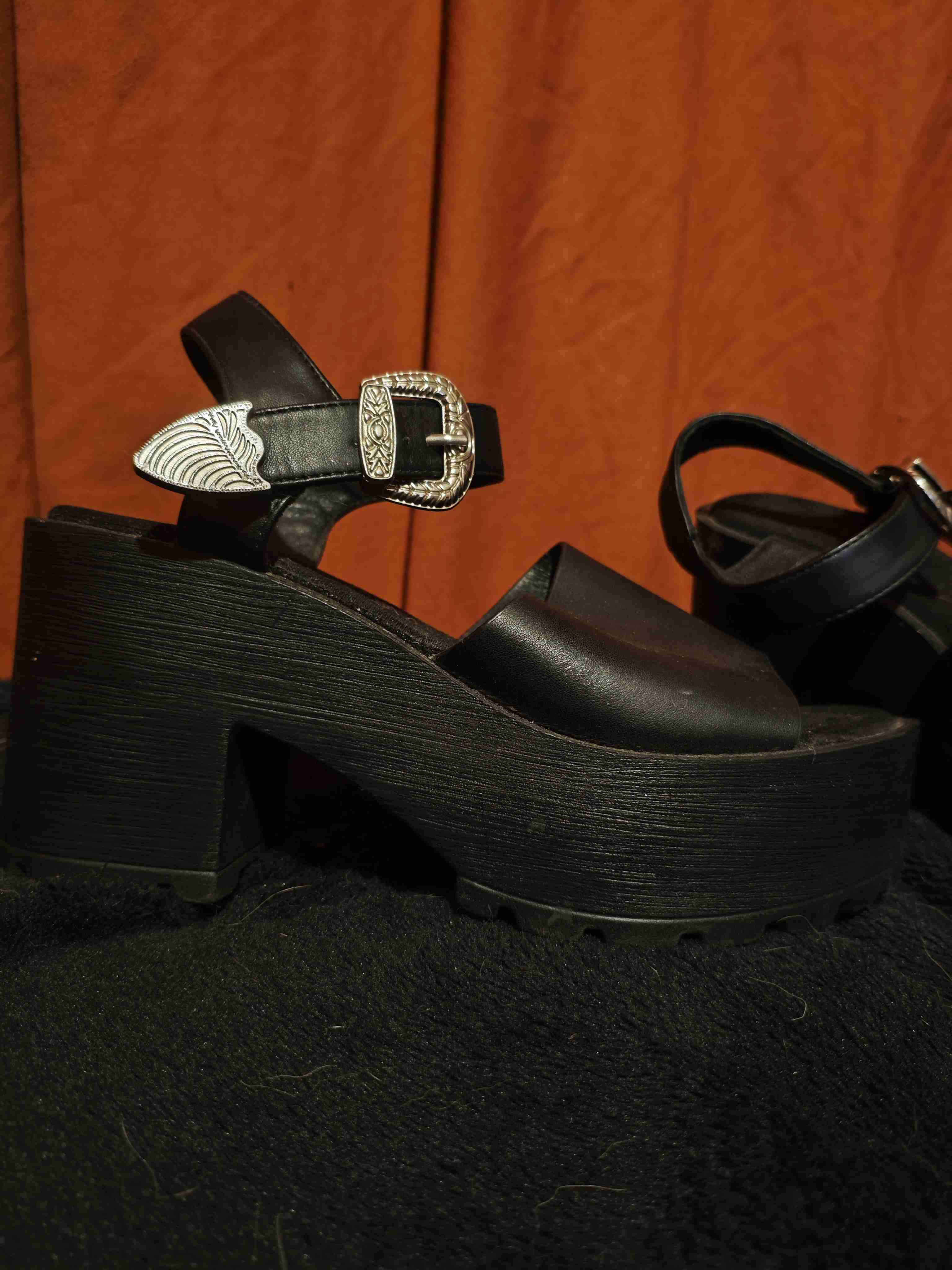 Sandalias negras de mujer - miniatura 2