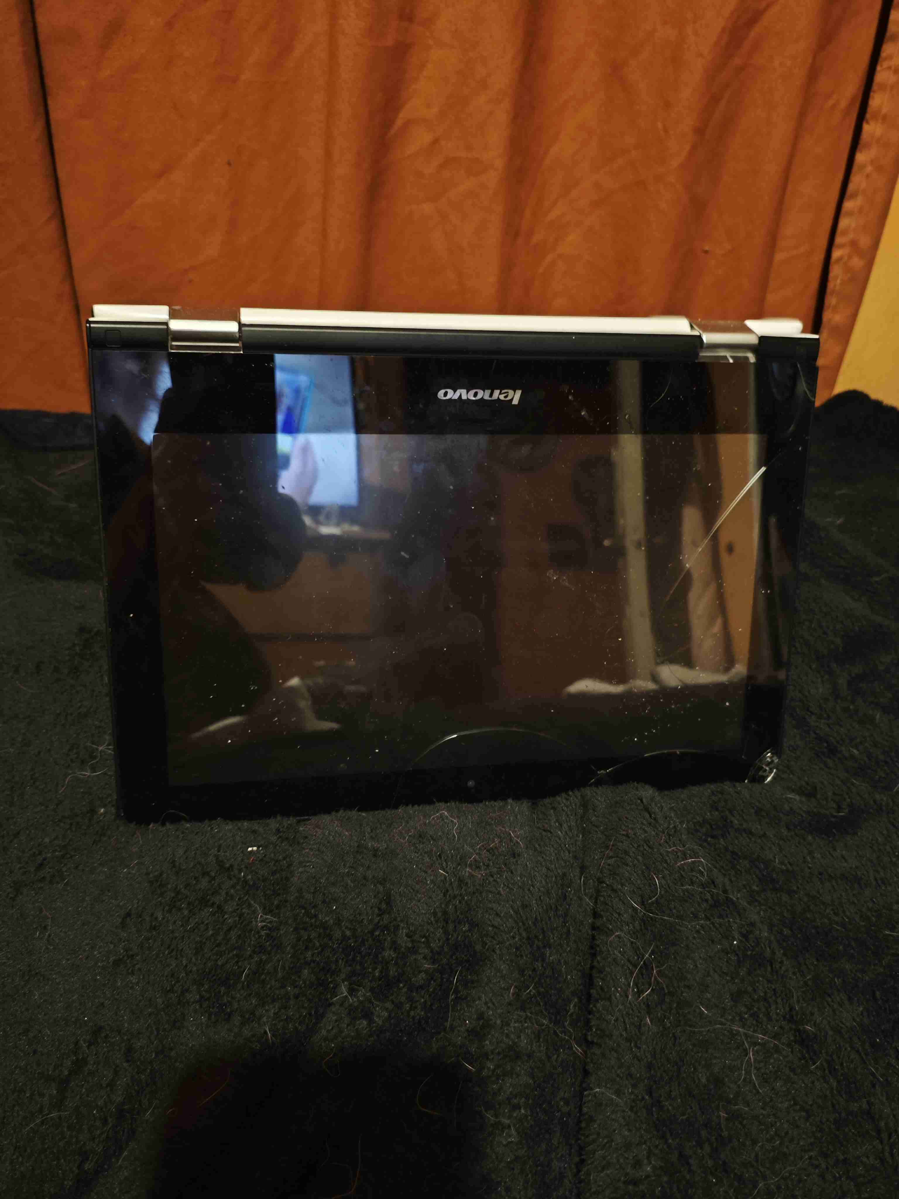 Laptop Lenovo con stickers - miniatura 4