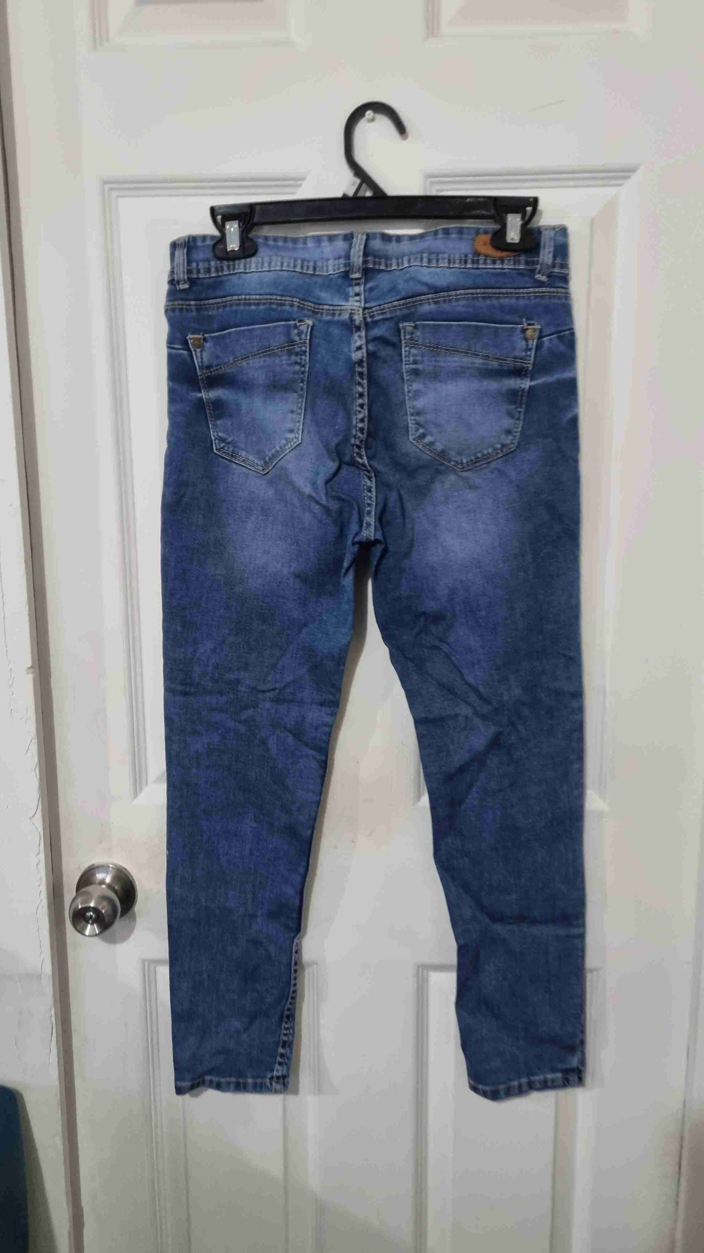 Jeans azul desgastado - miniatura 2